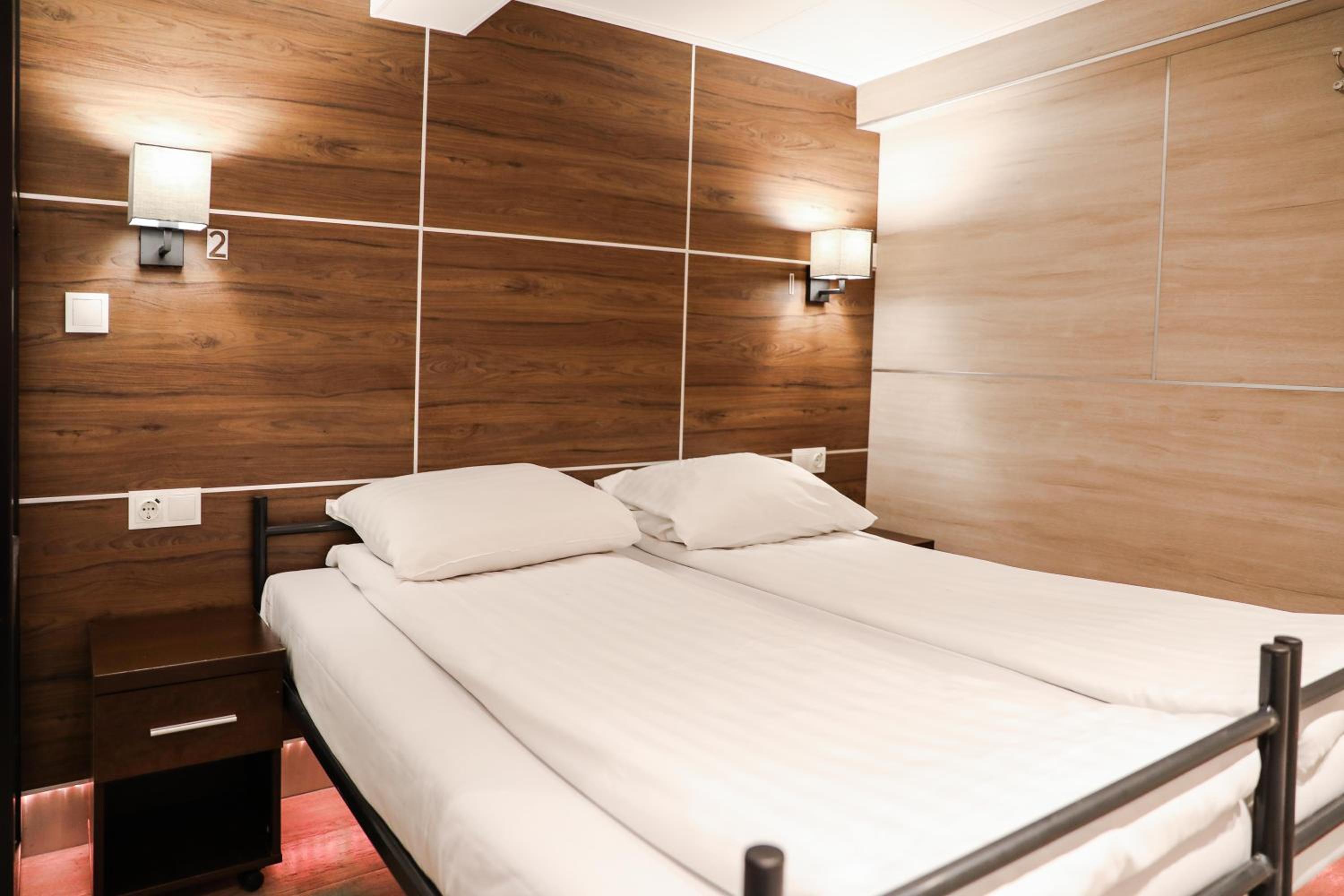 Bed in 8-Bed Mixed Dormitory Room photo 2