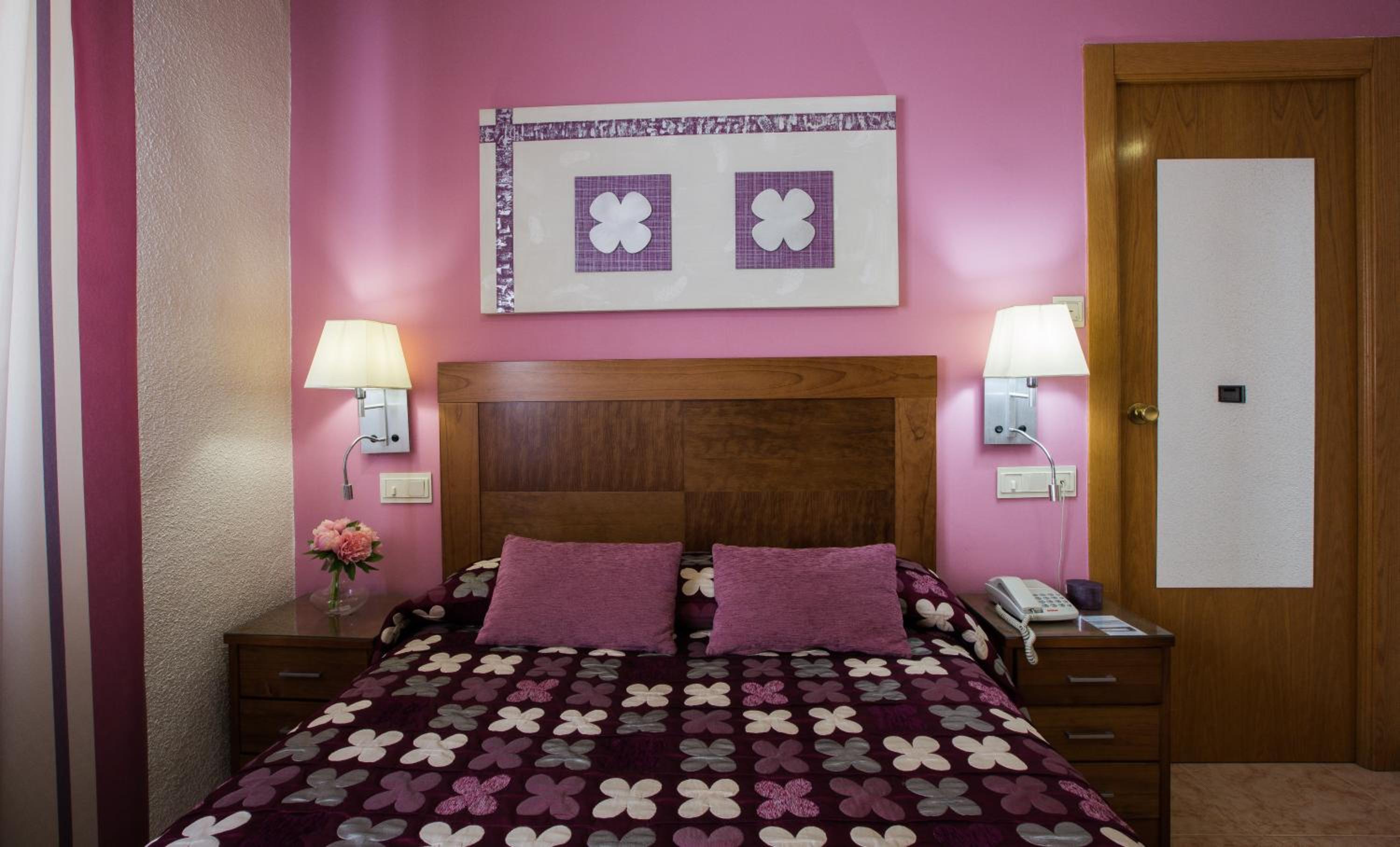 Twin Room - Photo 3