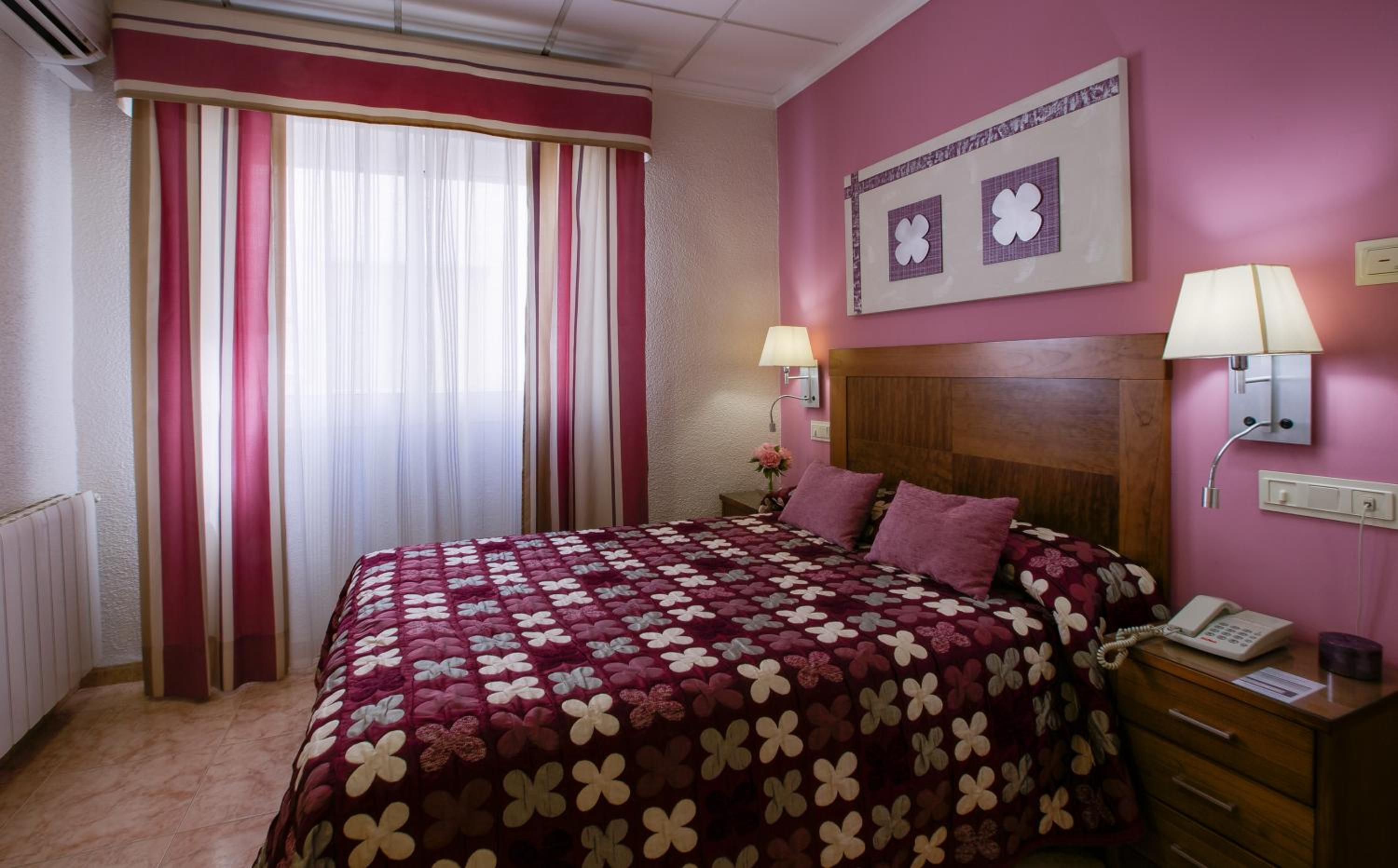 Twin Room - Photo 4