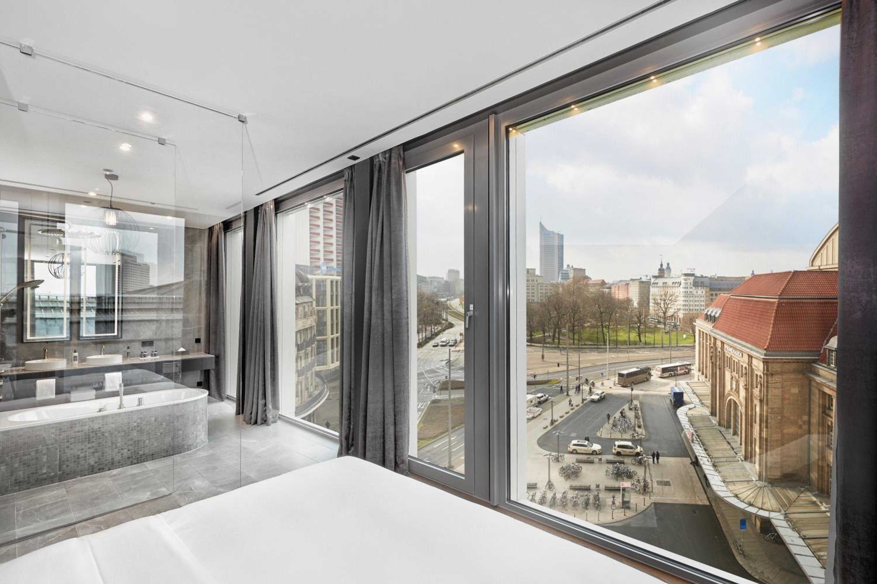 Suite - Photo 8