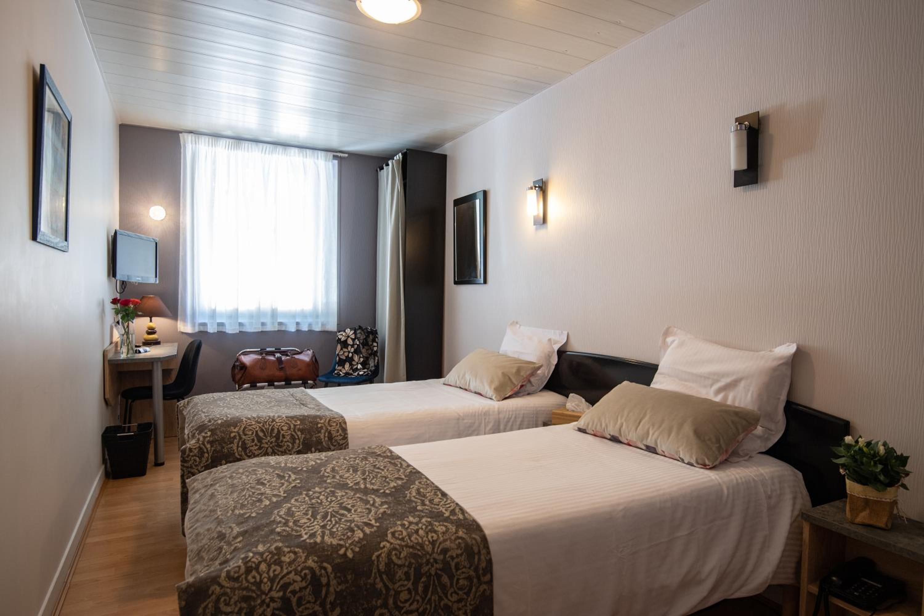 Twin Room - Photo 4