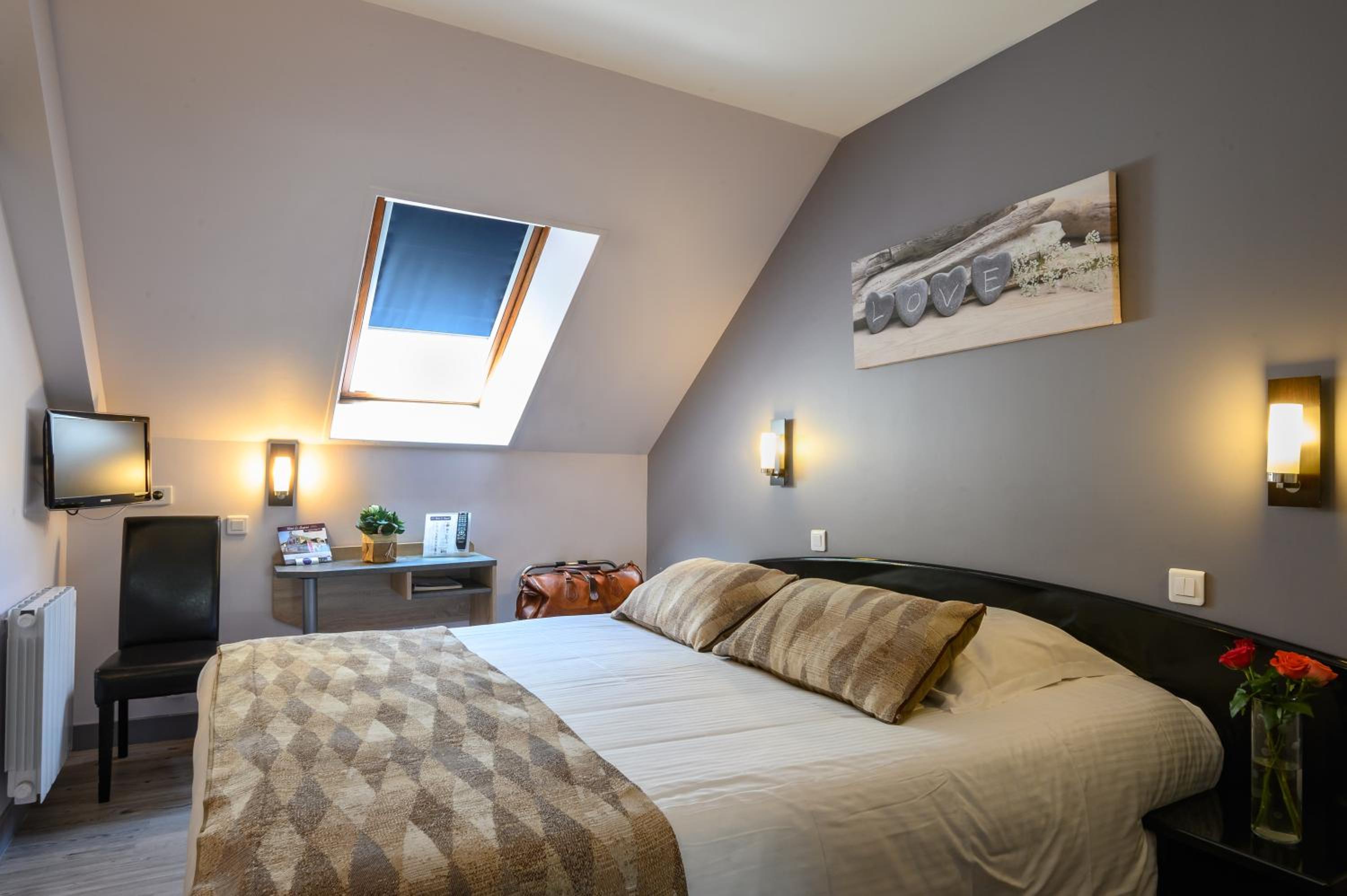 Double Queen Room - Photo 10