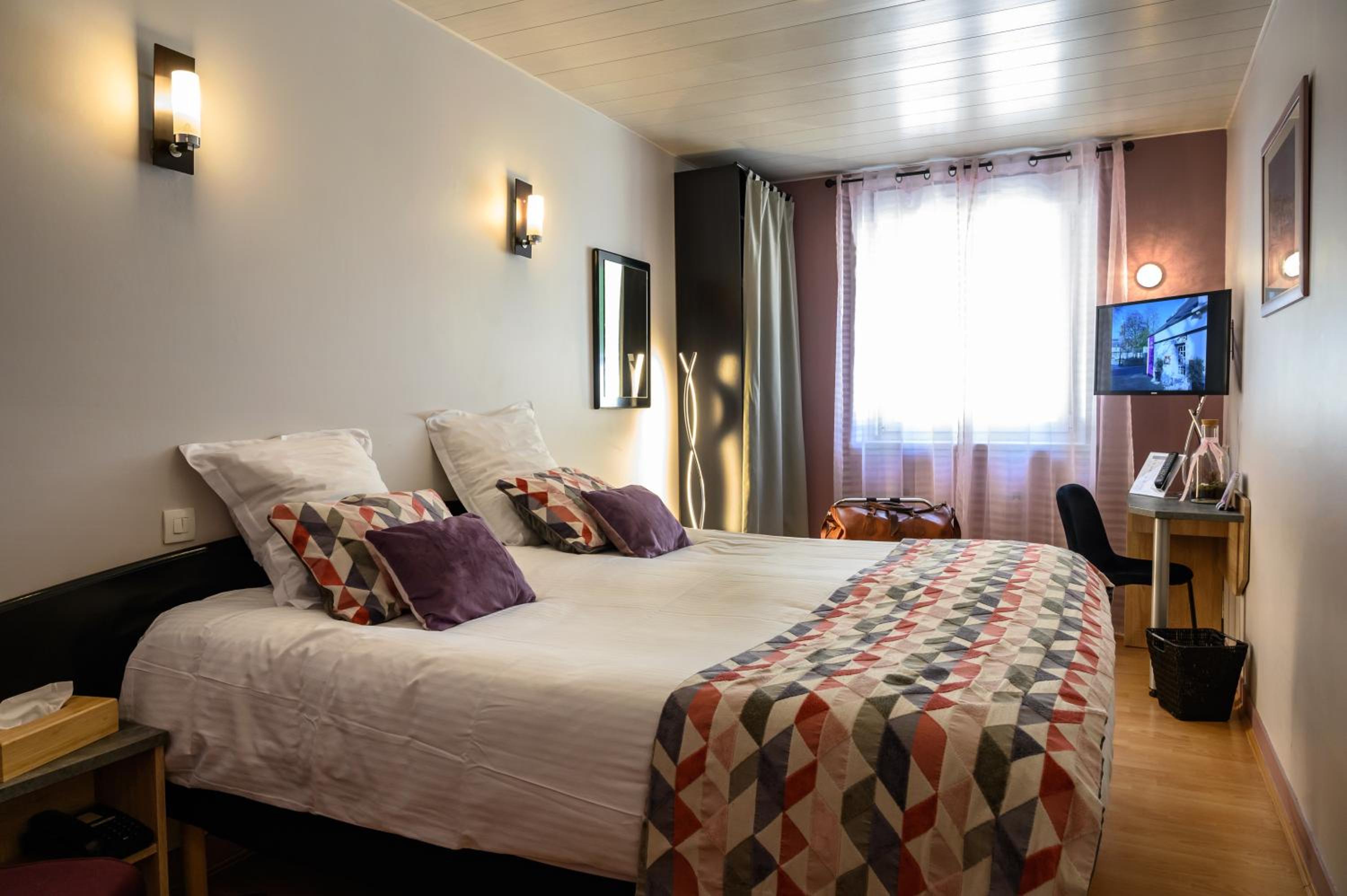 Double Queen Room - Photo 1