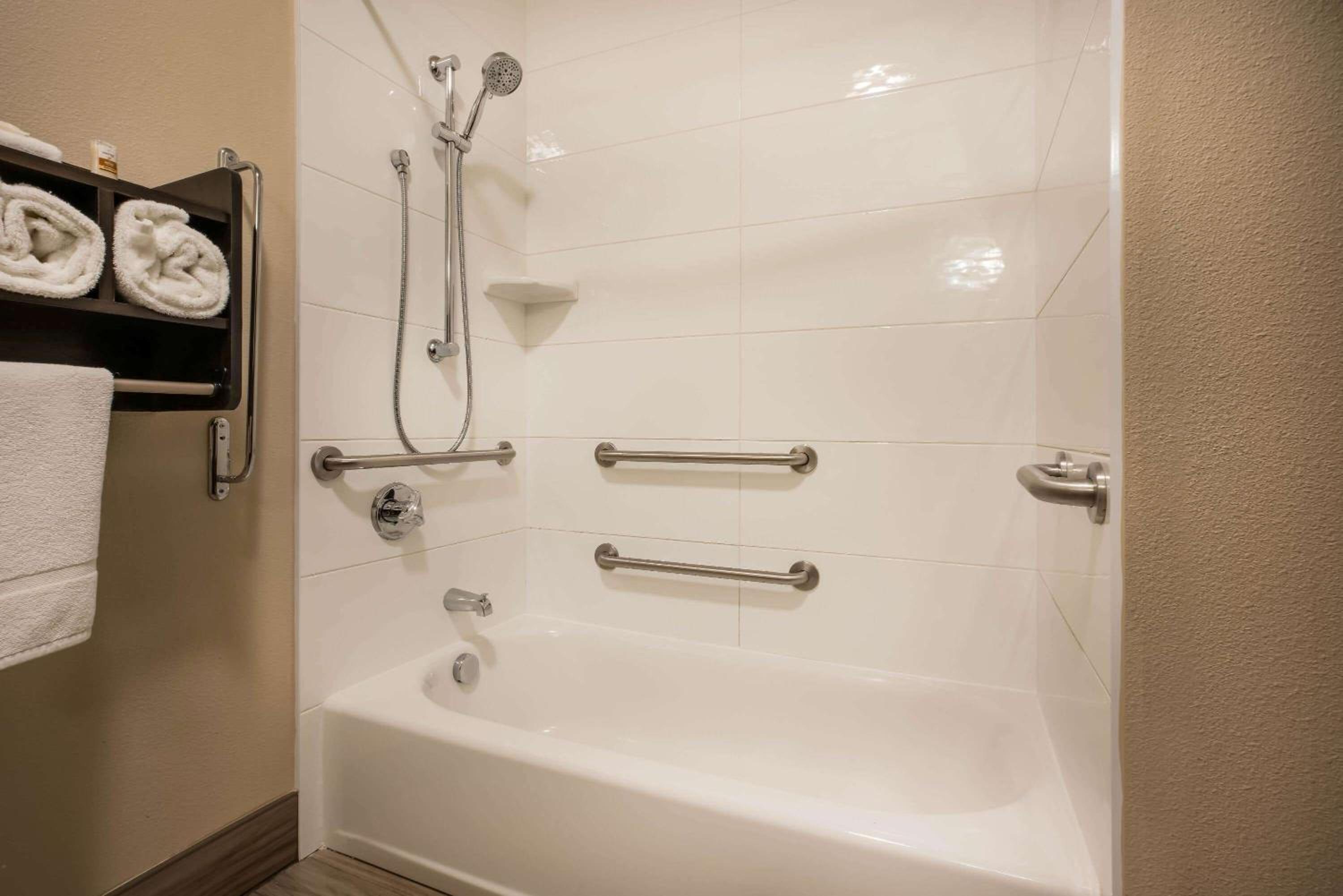 King Room - Disability Access - Photo 6