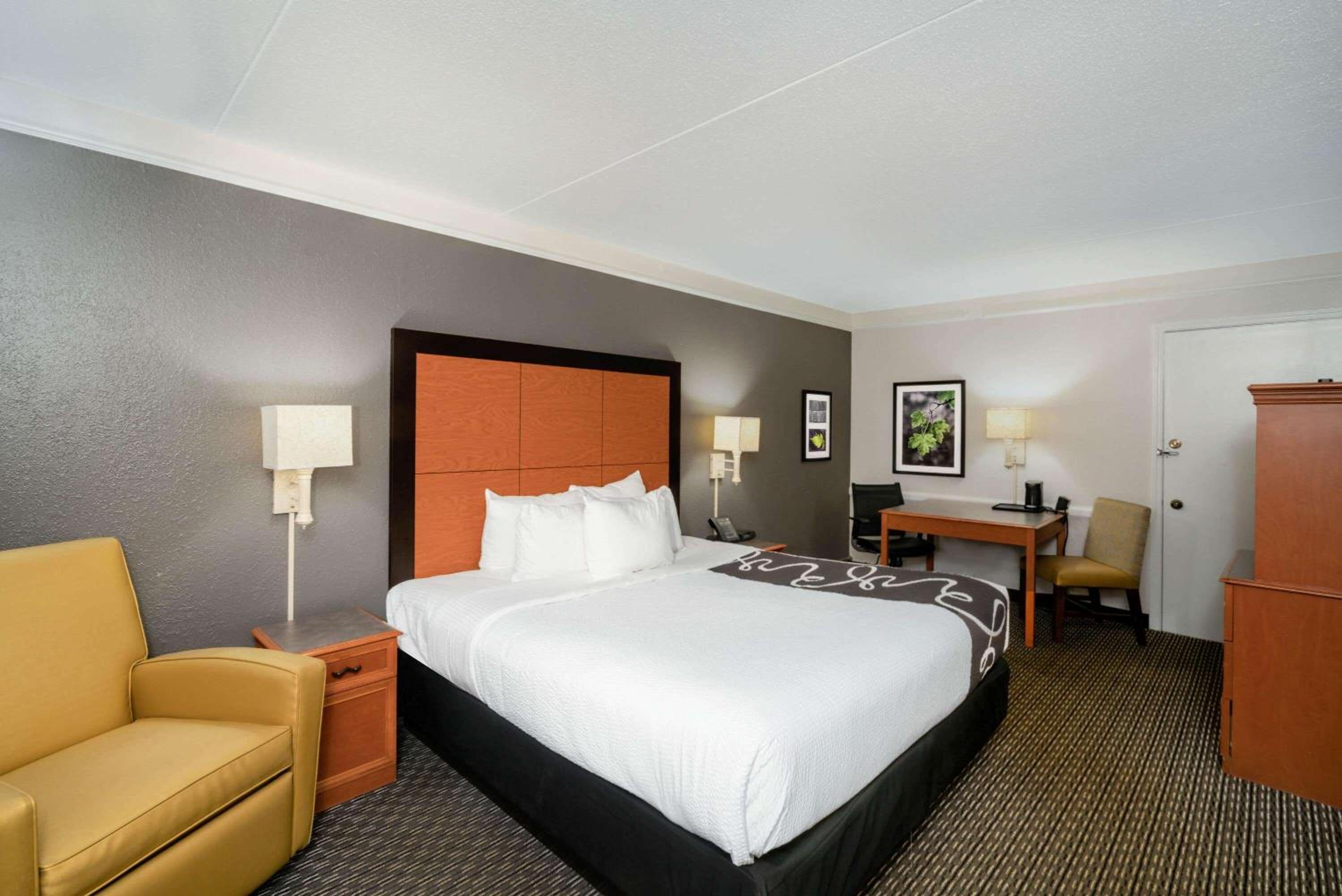 King Room - Mobility Access/Non-Smoking - Photo 4