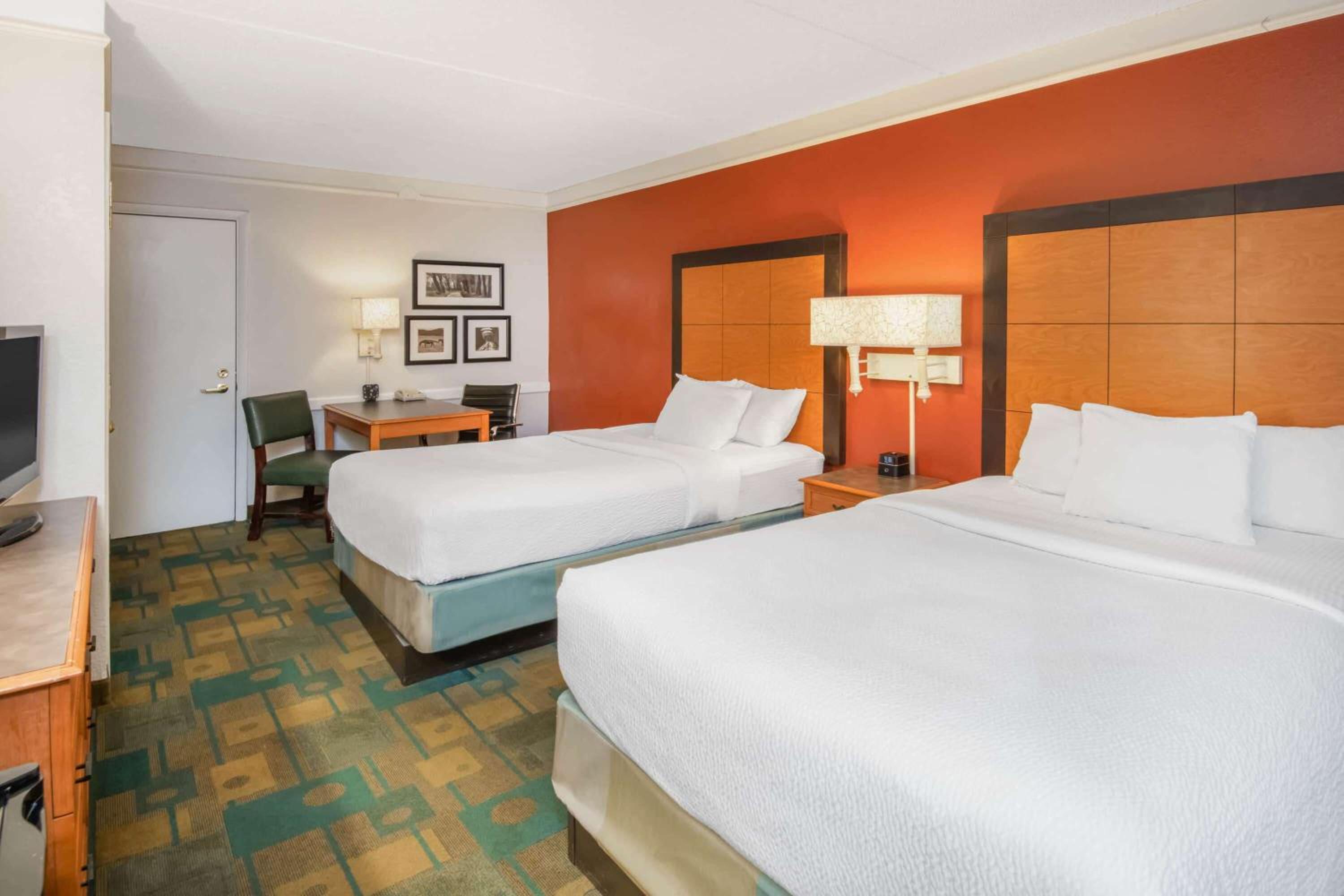 Premier Room with Two Double Beds - Photo 1