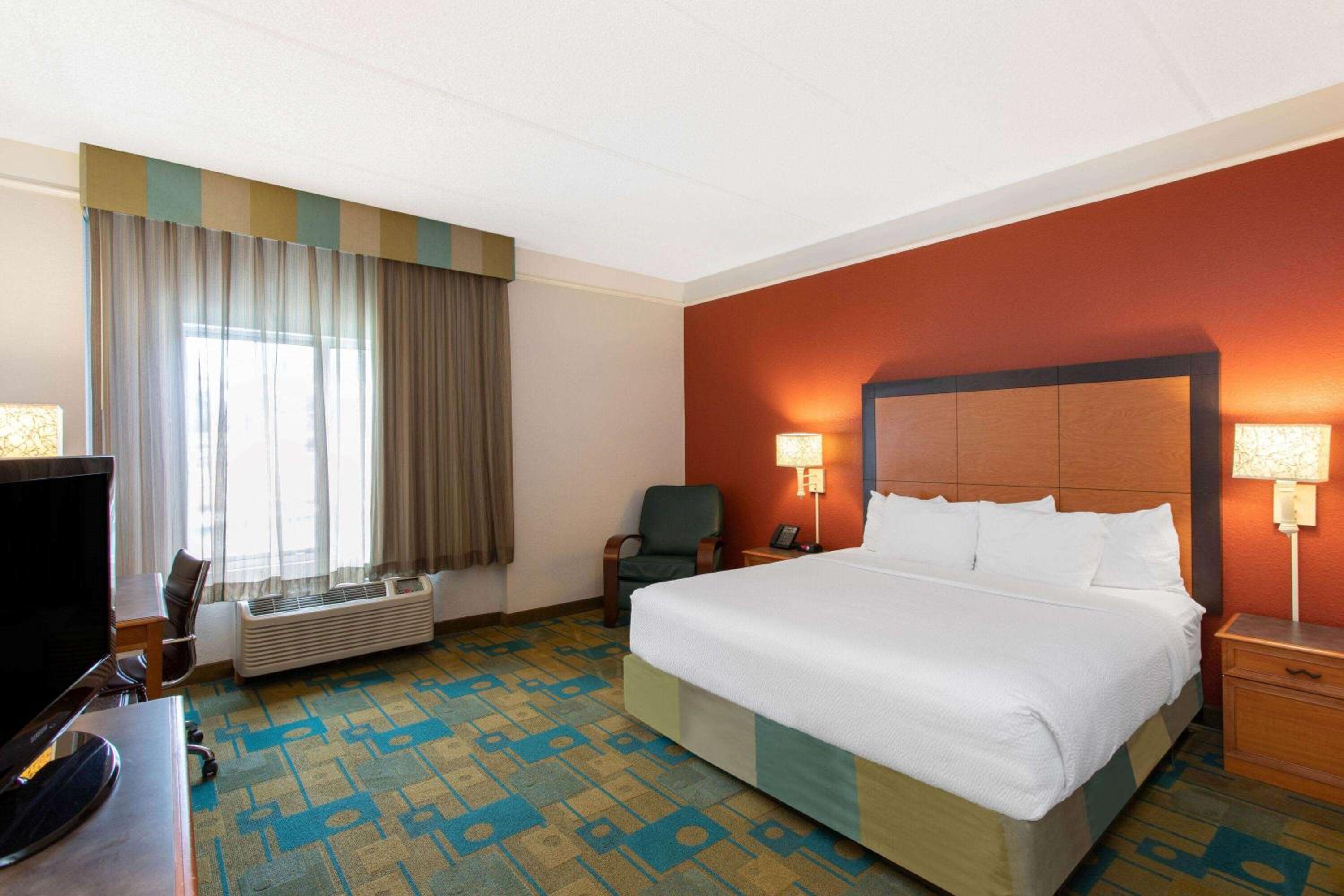 King Room - Mobility Access/Non-Smoking photo 1