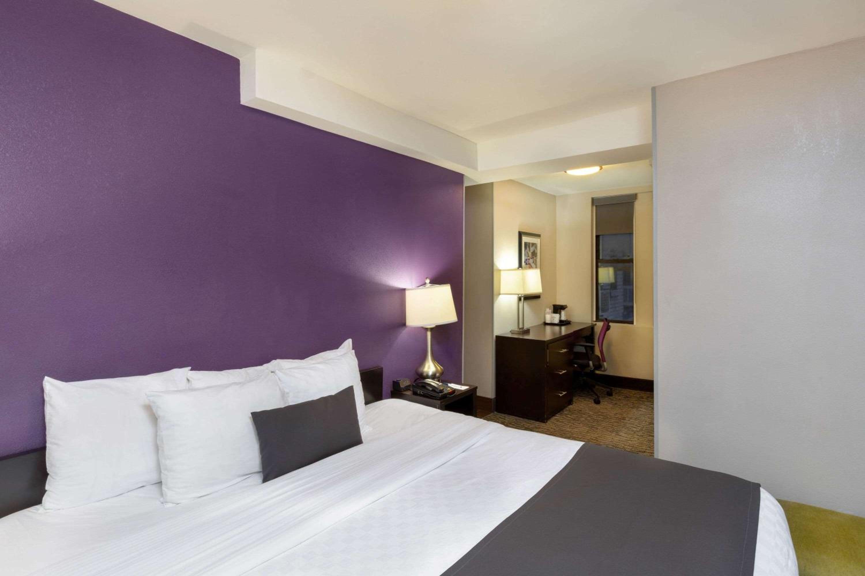 Executive King Room - Non-Smoking photo 2