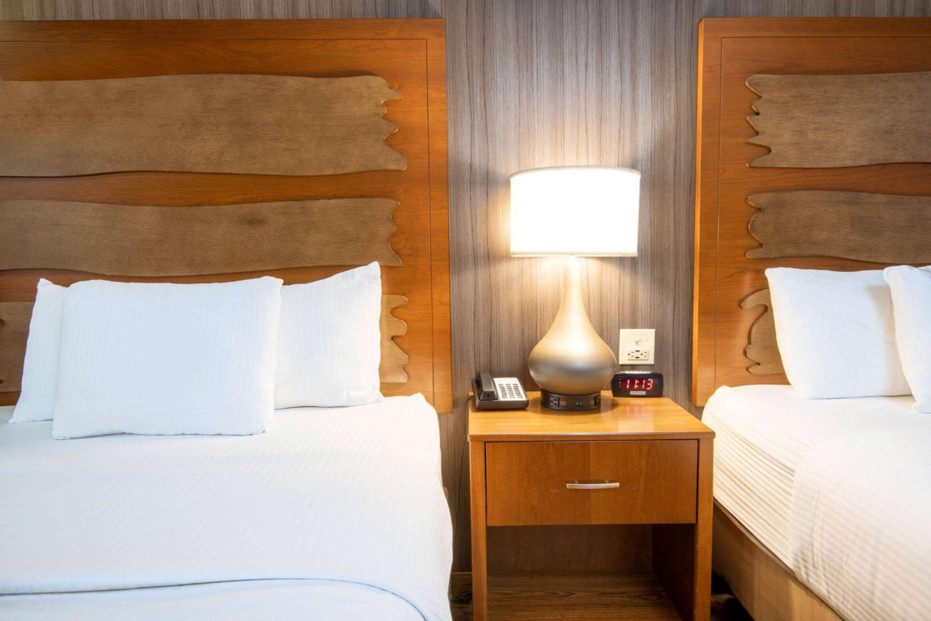 Queen Room with Two Queen Beds and Mobility/Hearing Access - Non-Smoking, photo 6