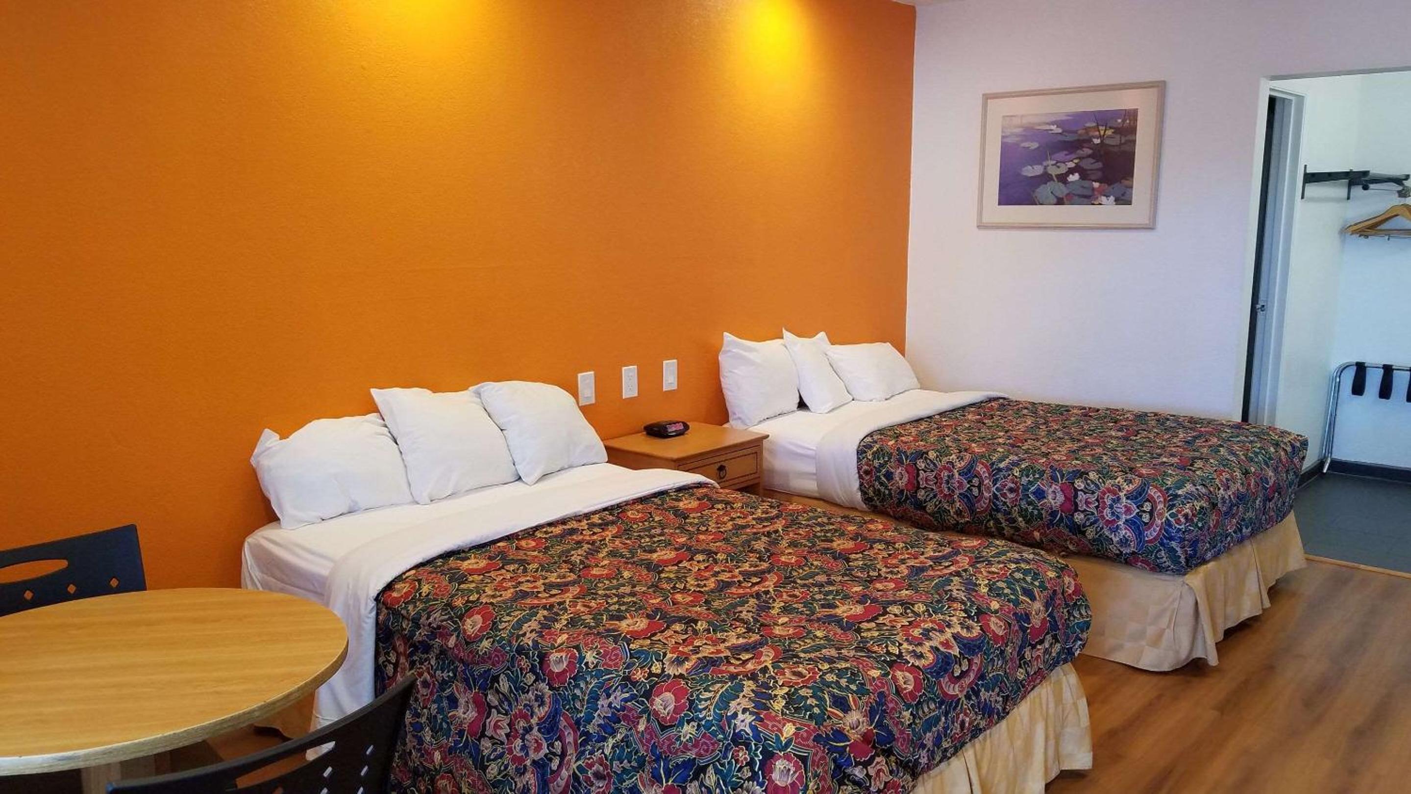 Double Room with Two Double Beds - Non-Smoking - Photo 1