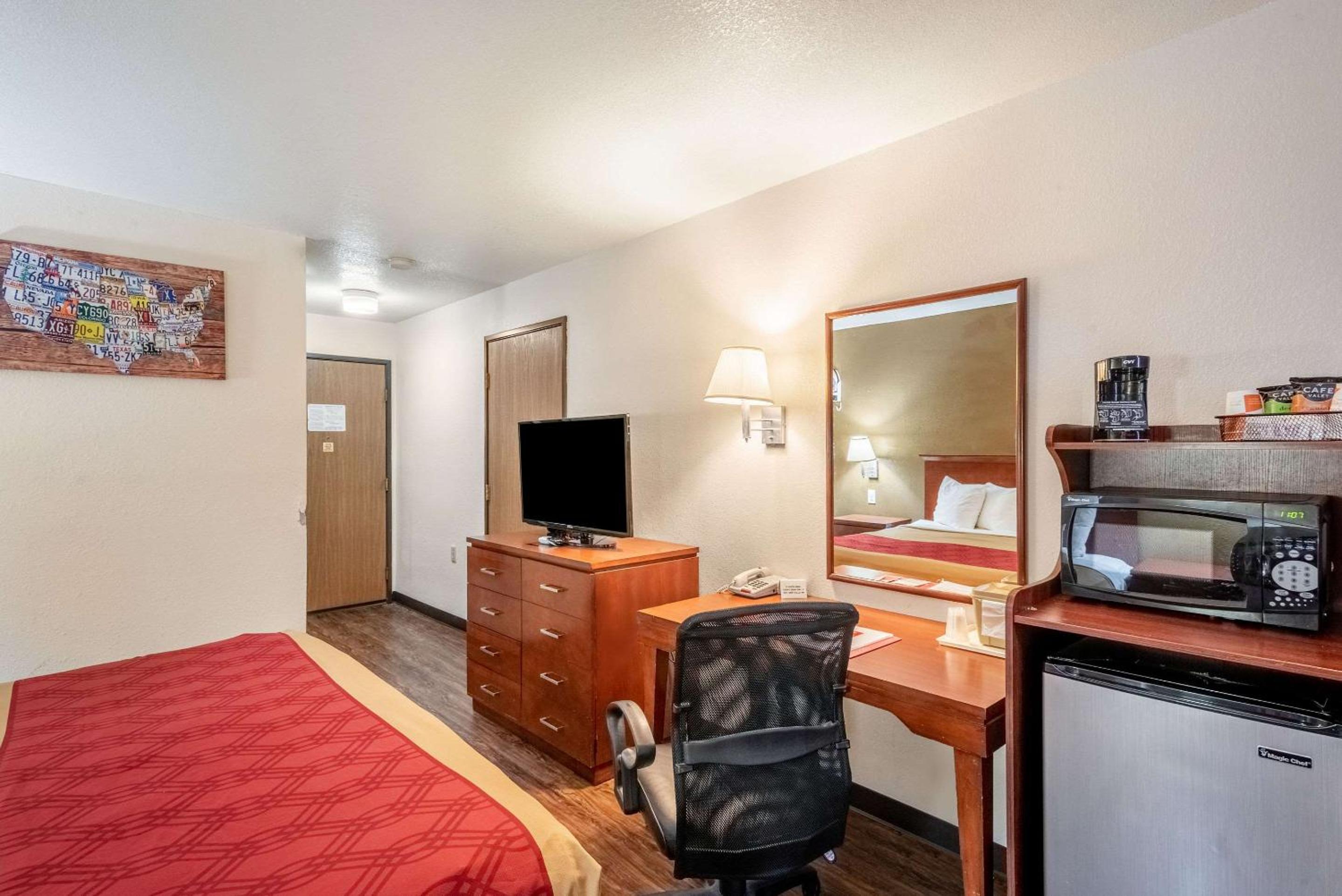 King Room - Non-Smoking photo 3
