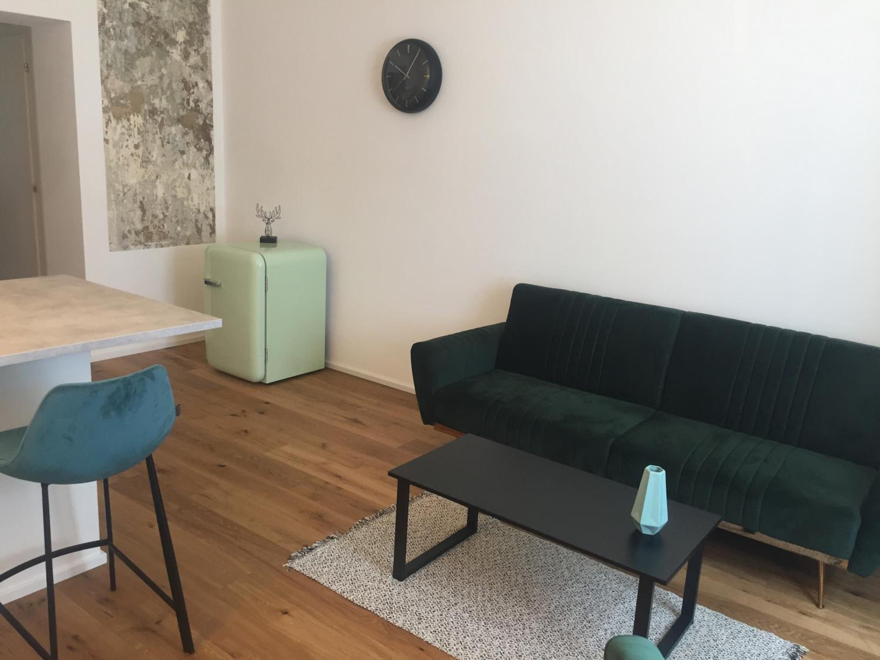 One-Bedroom Apartment photo 1