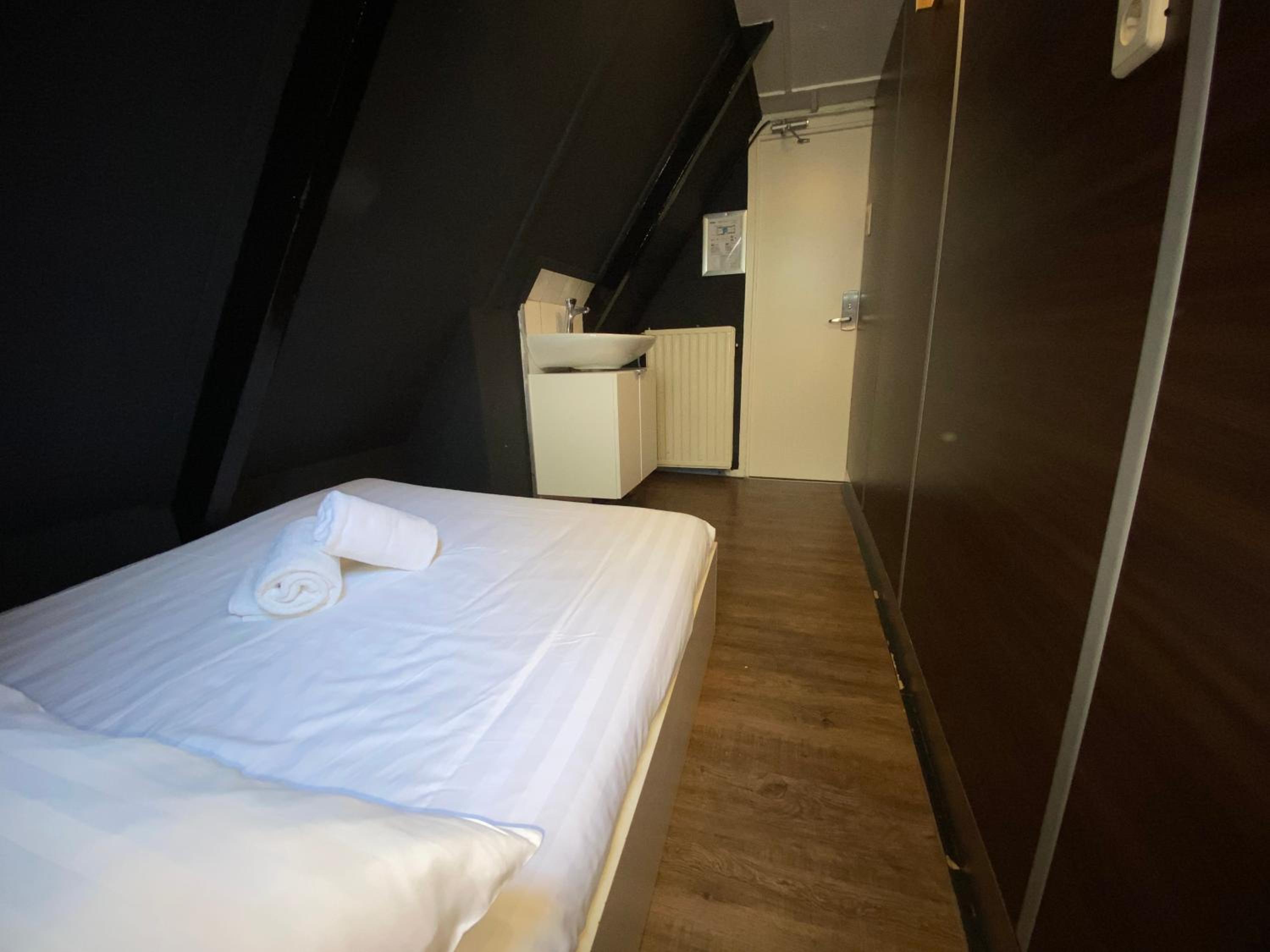 Budget Double Room photo 3