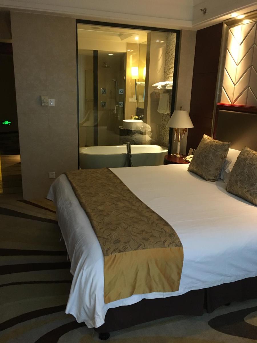 King Room - Non-Smoking photo 2