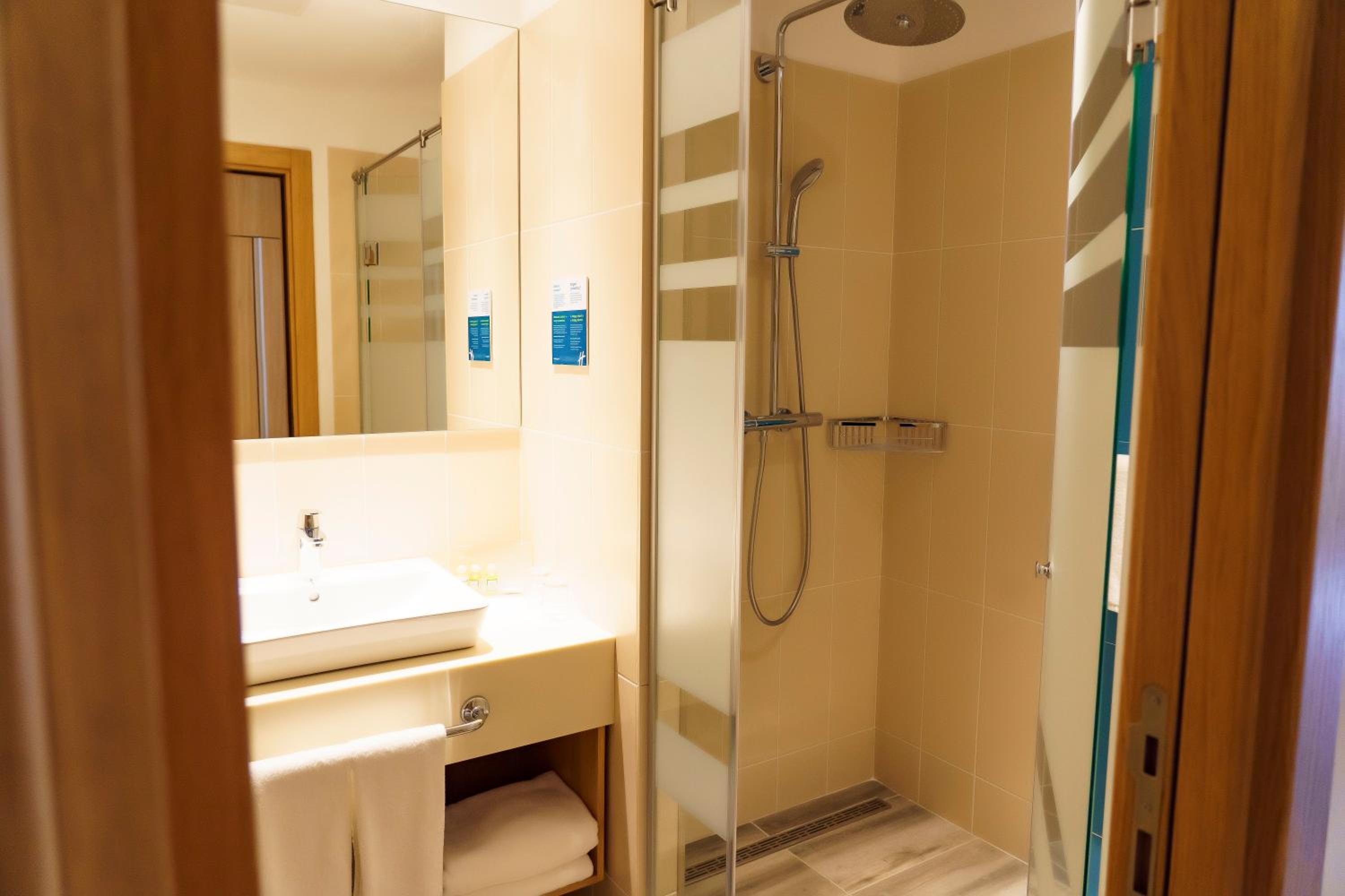 Standard King Room - Photo 2