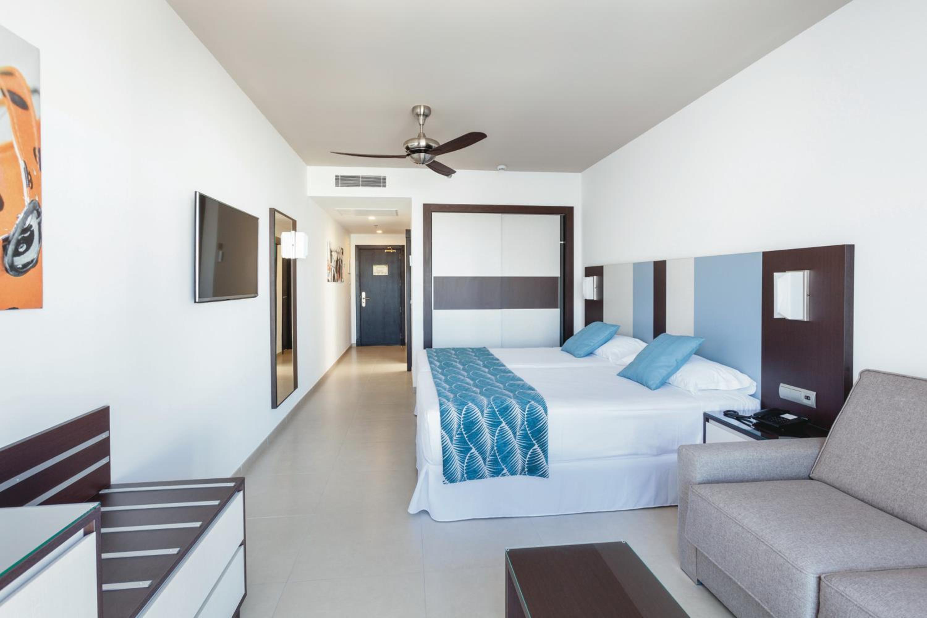 Habitación Doble Deluxe con Vista Lateral al Mar