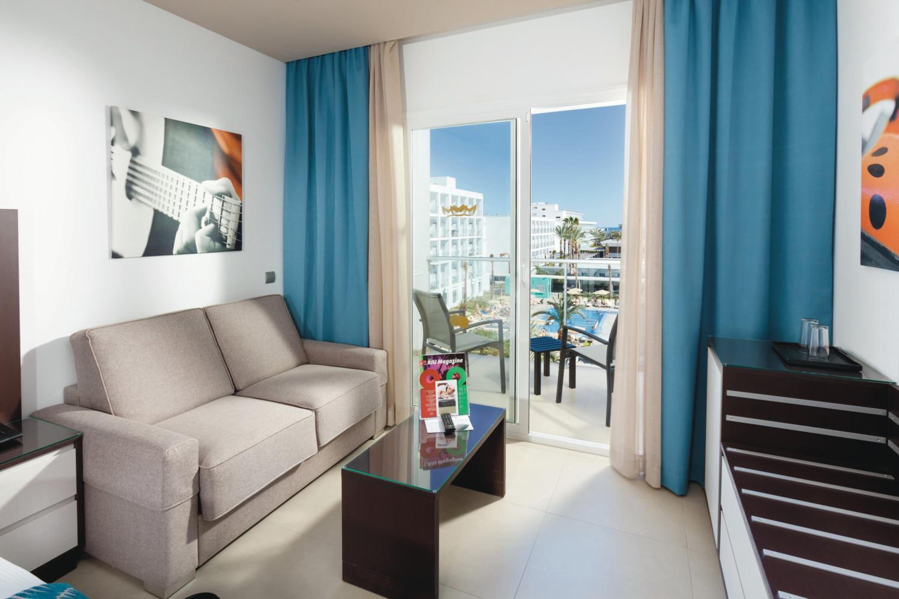 Deluxe Double Room with Side Sea View photo 3