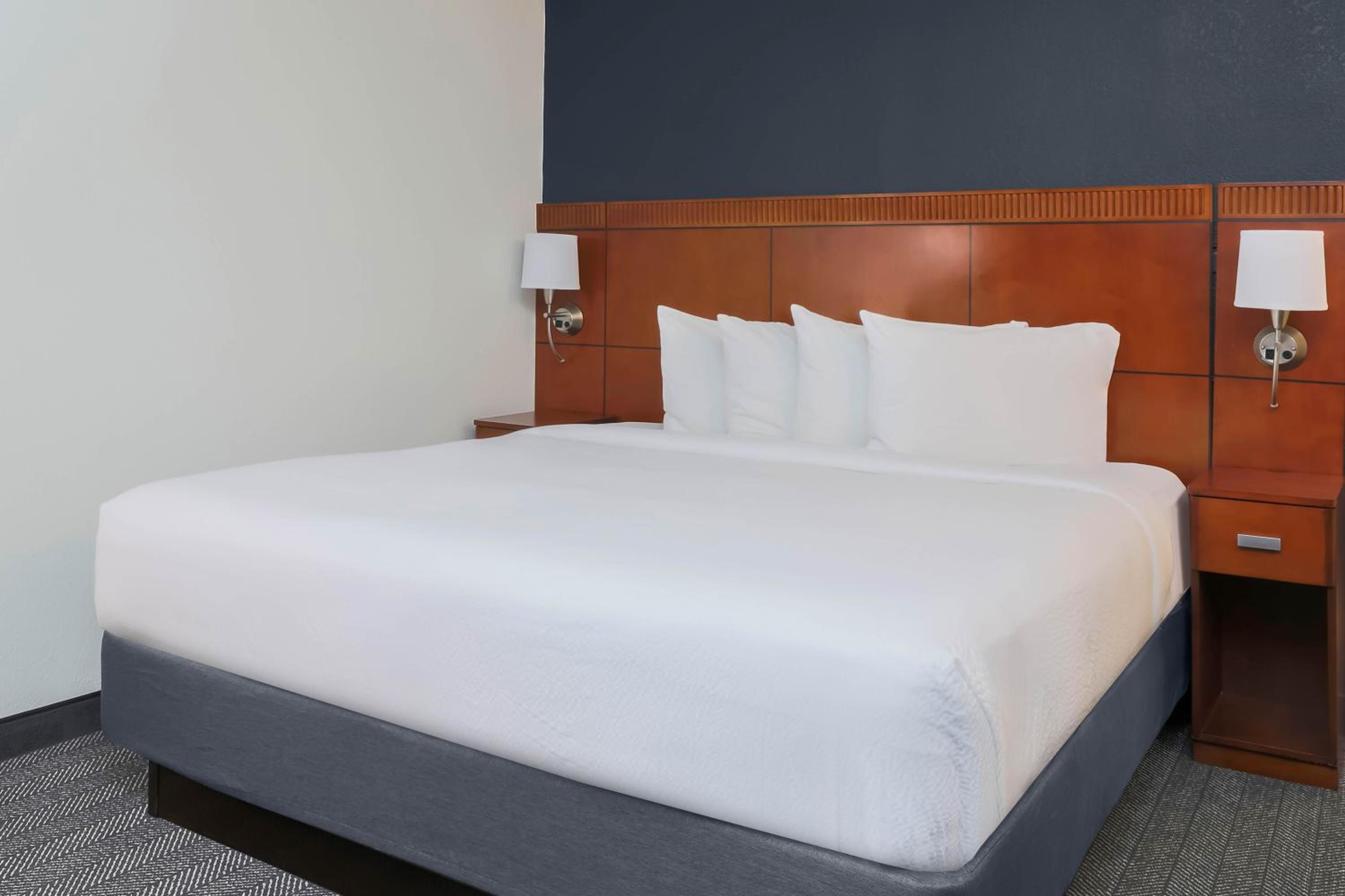 Queen Room with Two Queen Beds and Bathtub - Mobility Access/Hearing Accessible