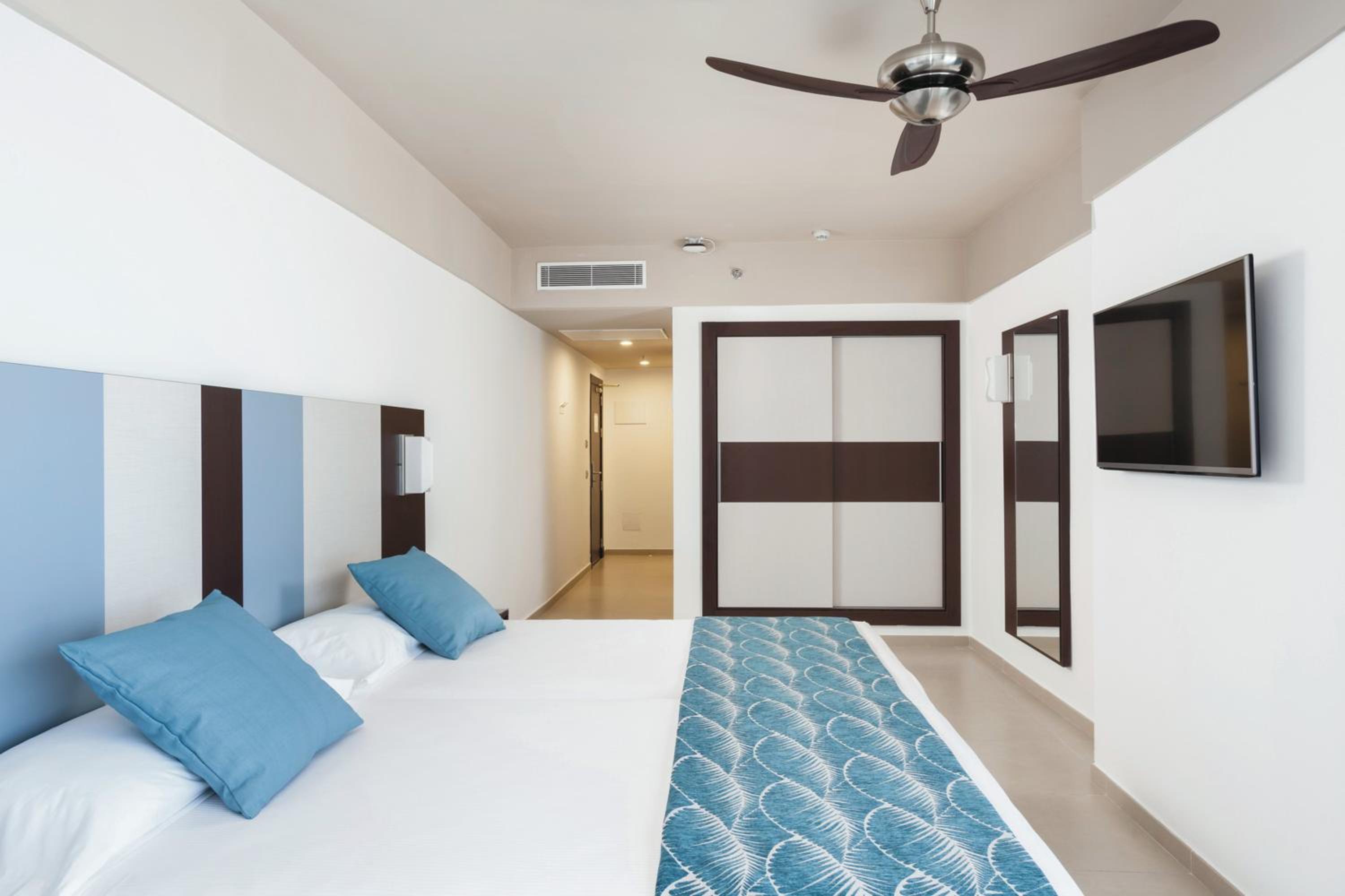 Junior Suite with Sea View - Photo 3