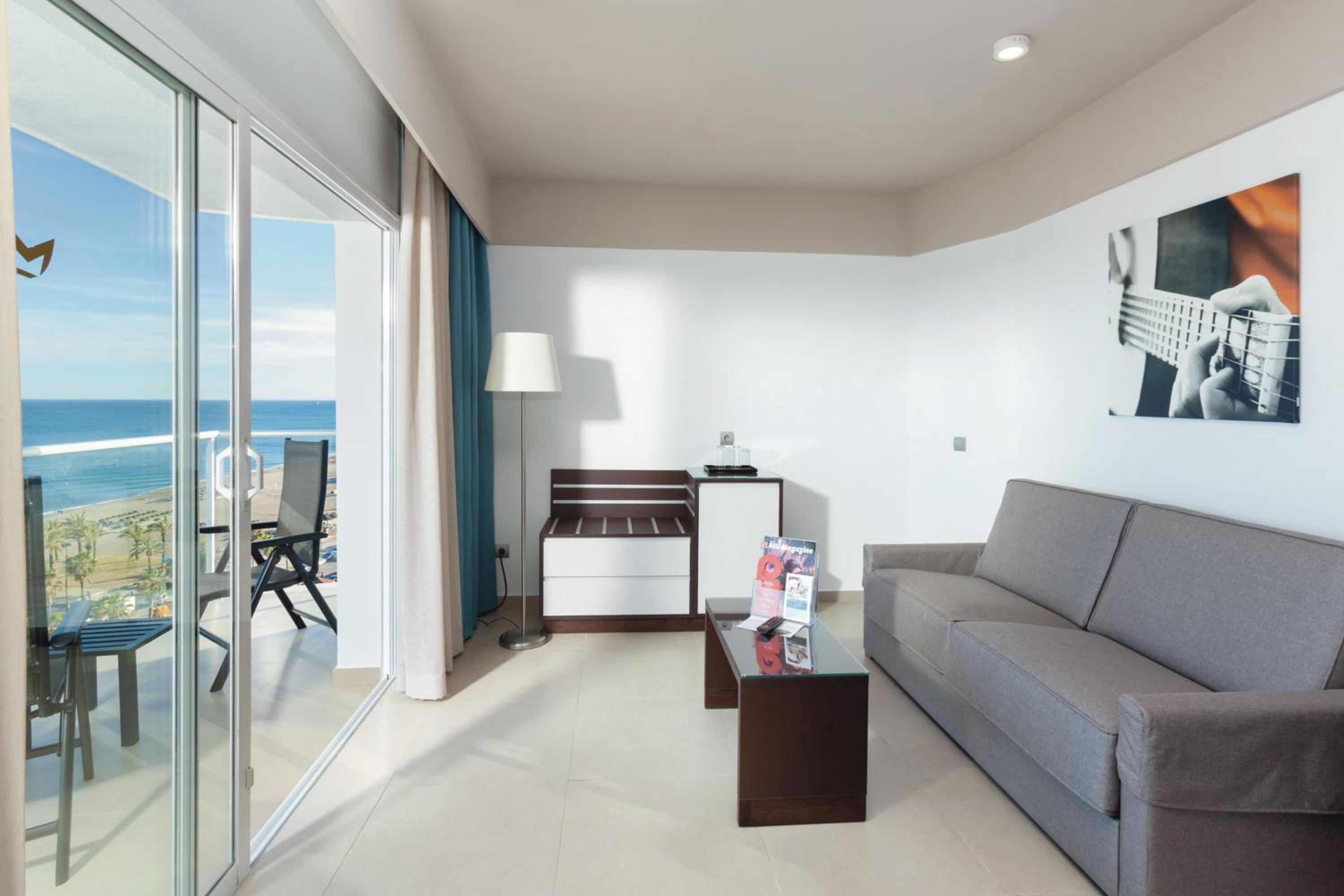 Junior Suite with Sea View - Photo 2