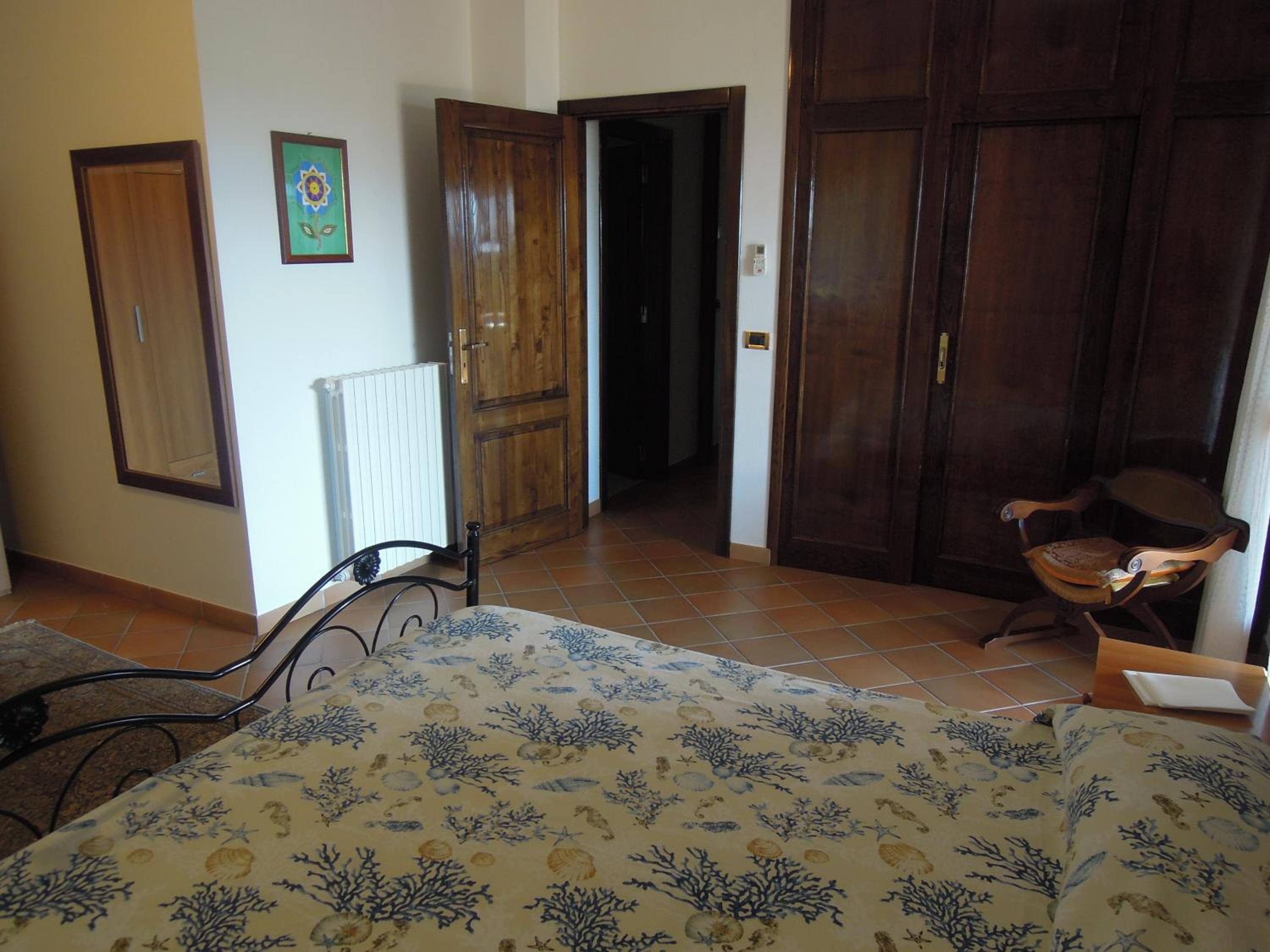 Double Room with Private Bathroom photo 3