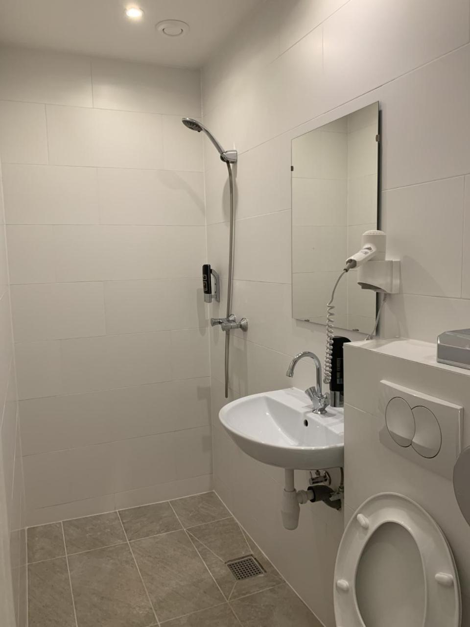 Family Room with Private Bathroom photo 2