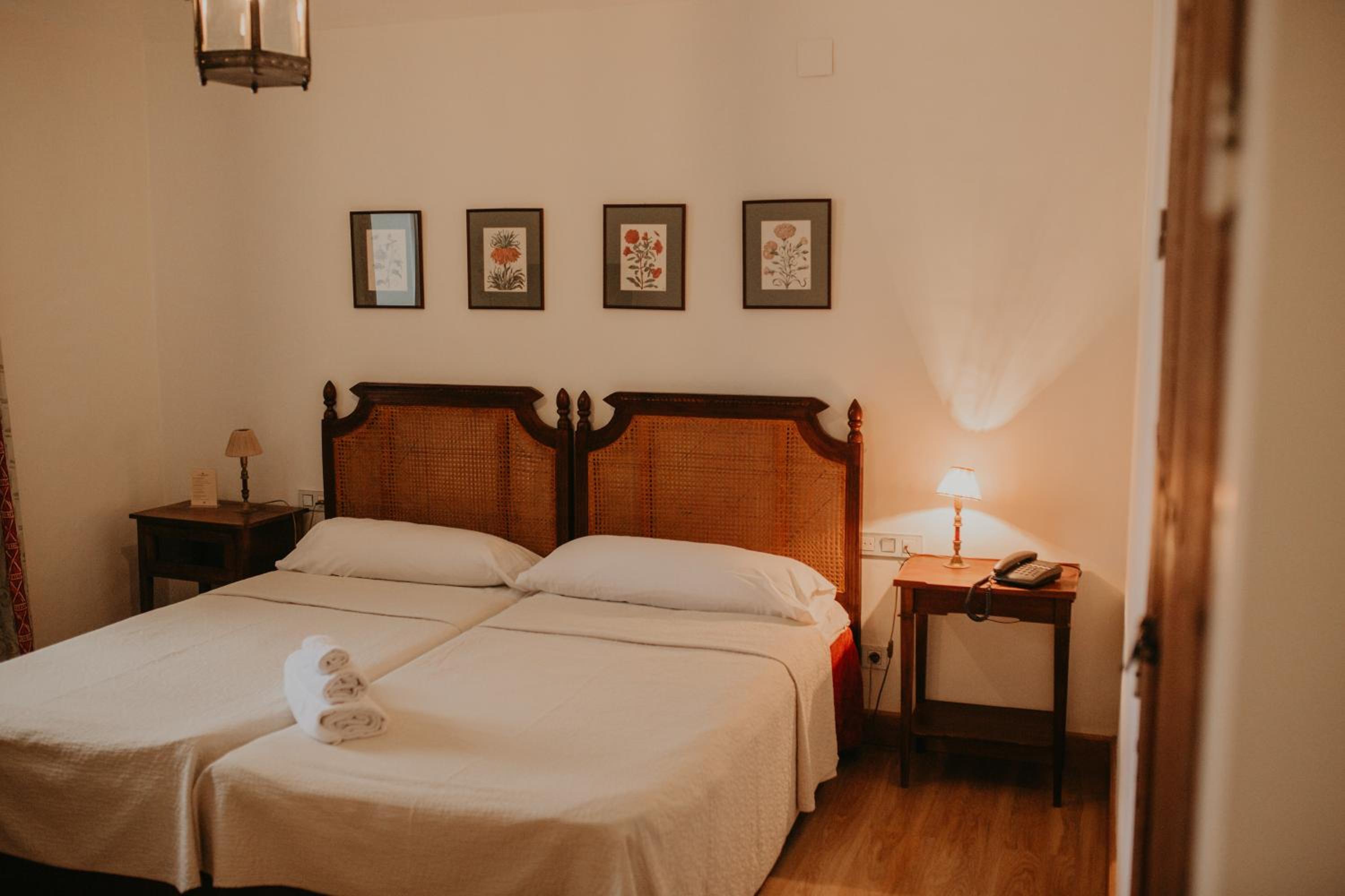 Twin Room - Photo 2