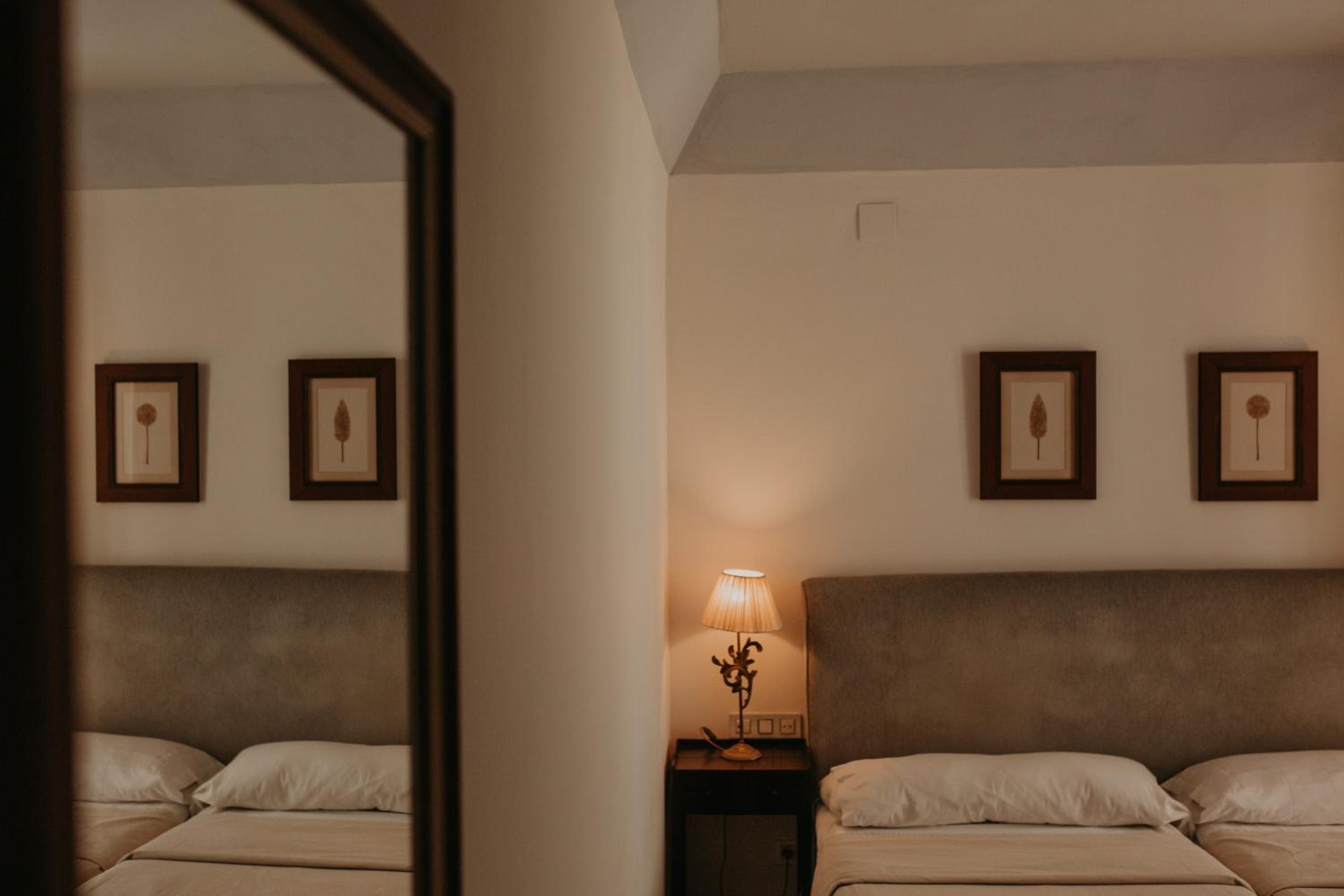 Twin Room - Photo 5