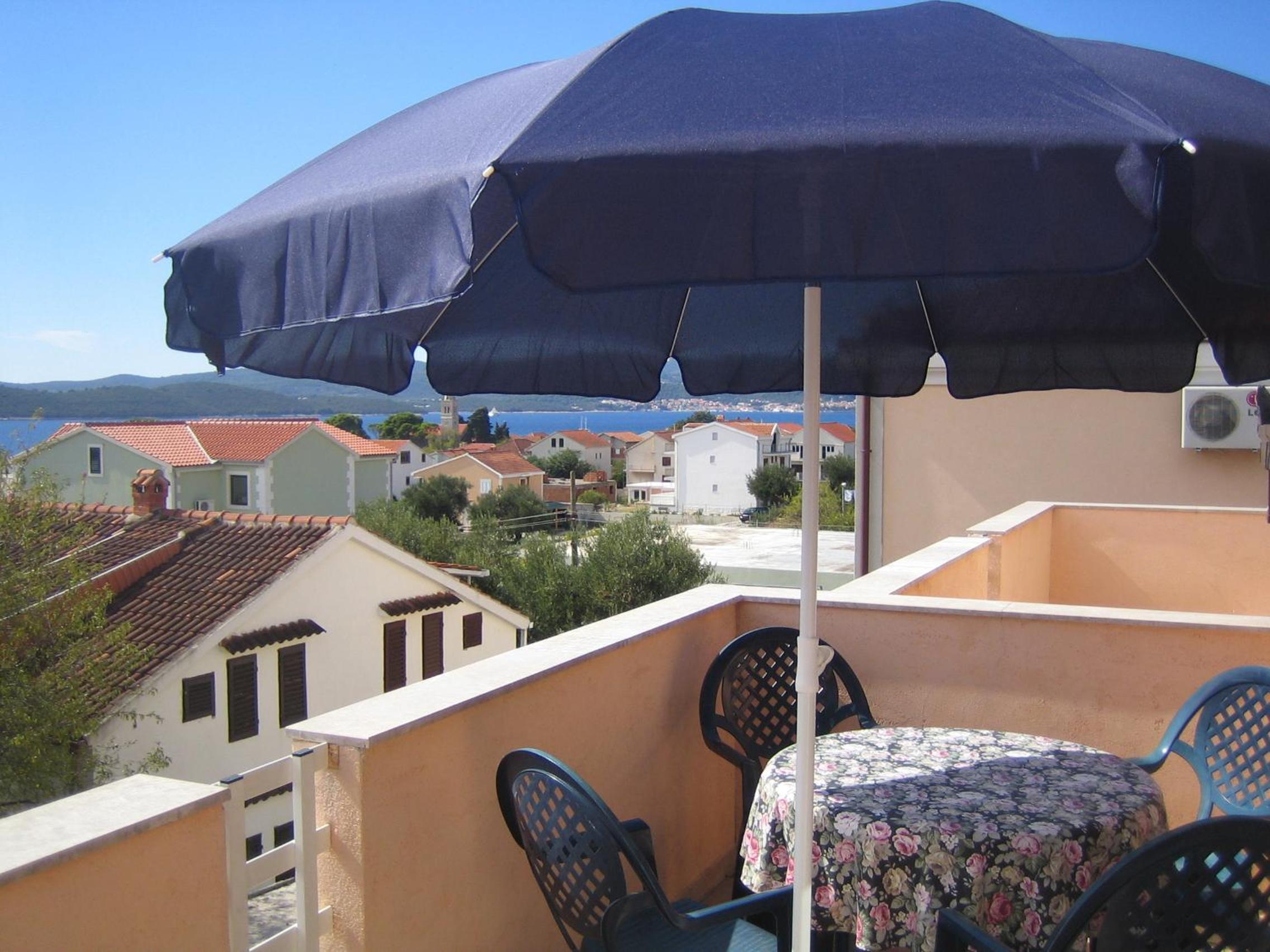 Studio with Balcony - Photo 1
