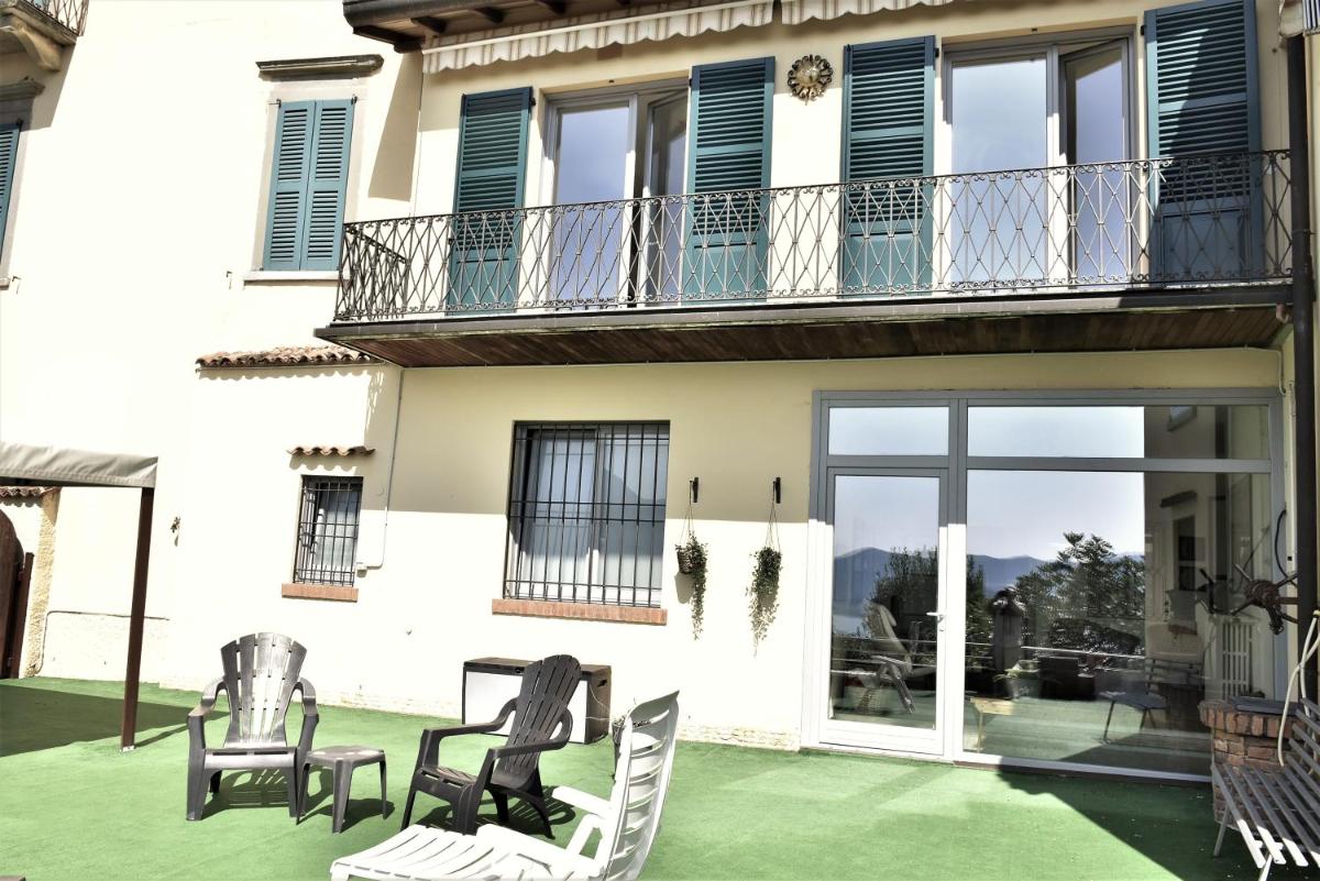 Three-Bedroom House with private terrace and lake view photo 1