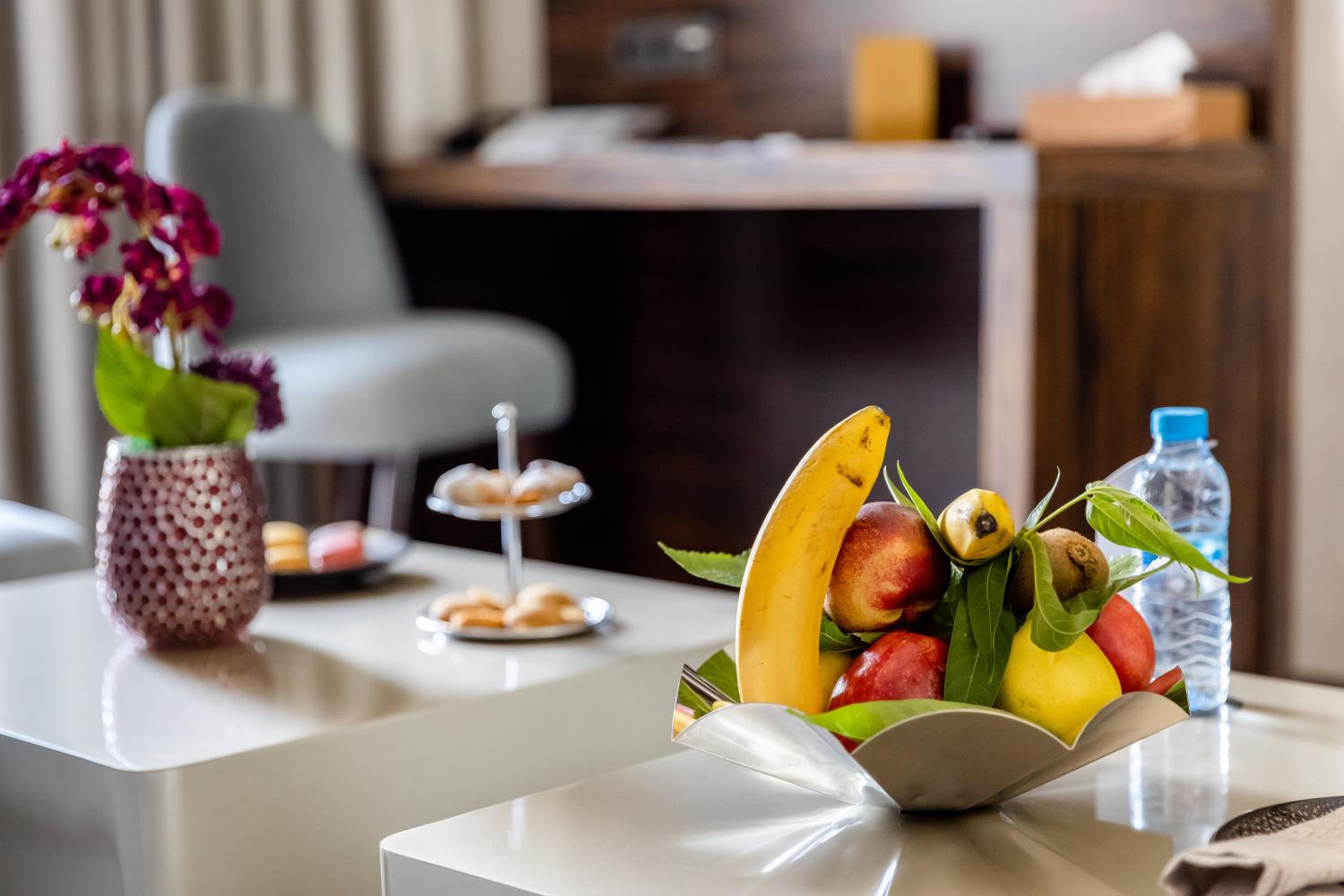 Deluxe King Suite - Photo 13