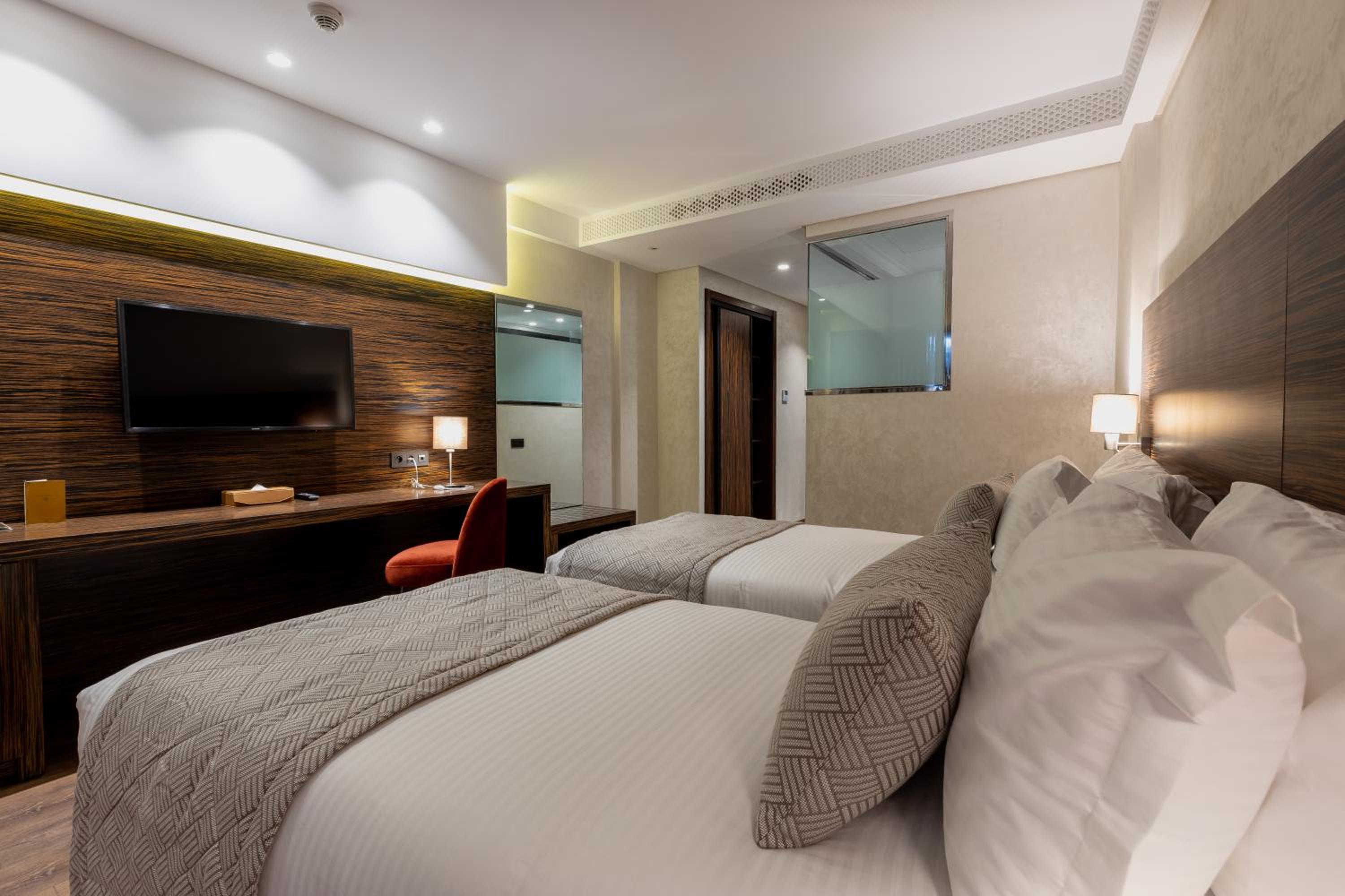 Deluxe Room - Photo 11