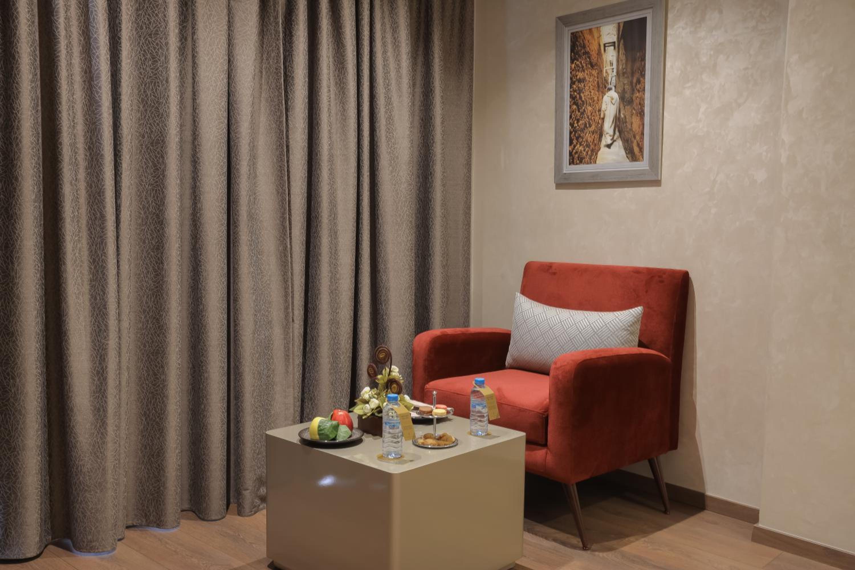 Deluxe Room - Photo 5