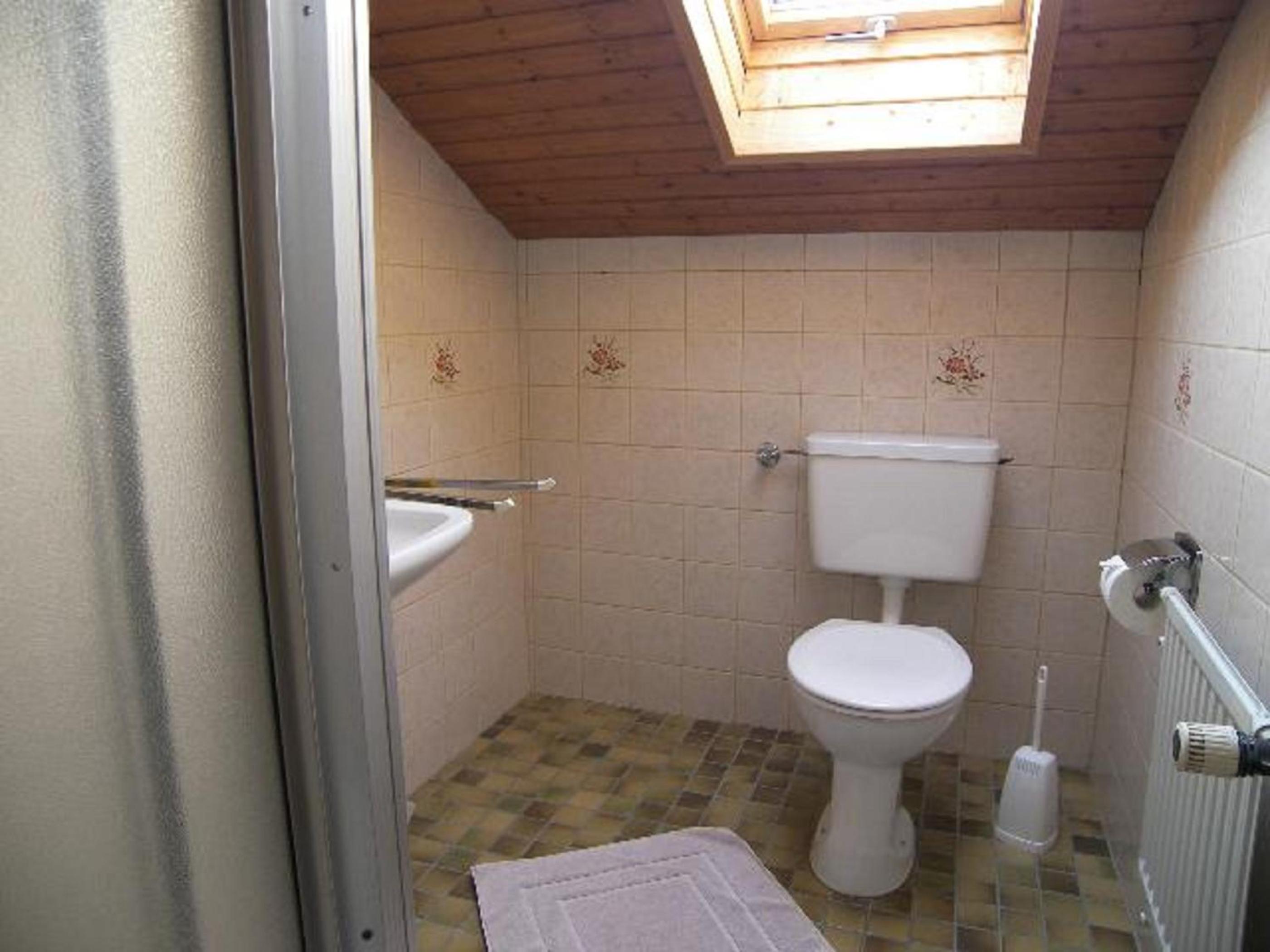 One-Bedroom Apartment (2 - 3 Adults) photo 2