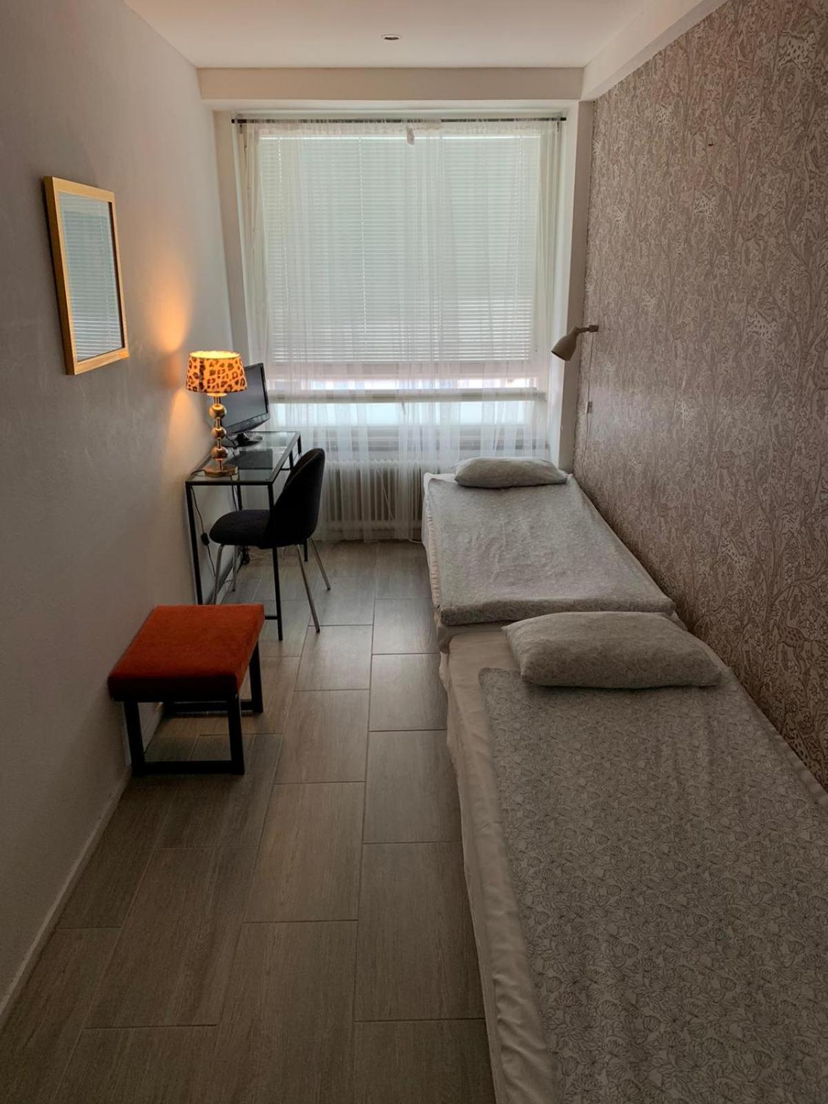 Budget Twin Room - Photo 2