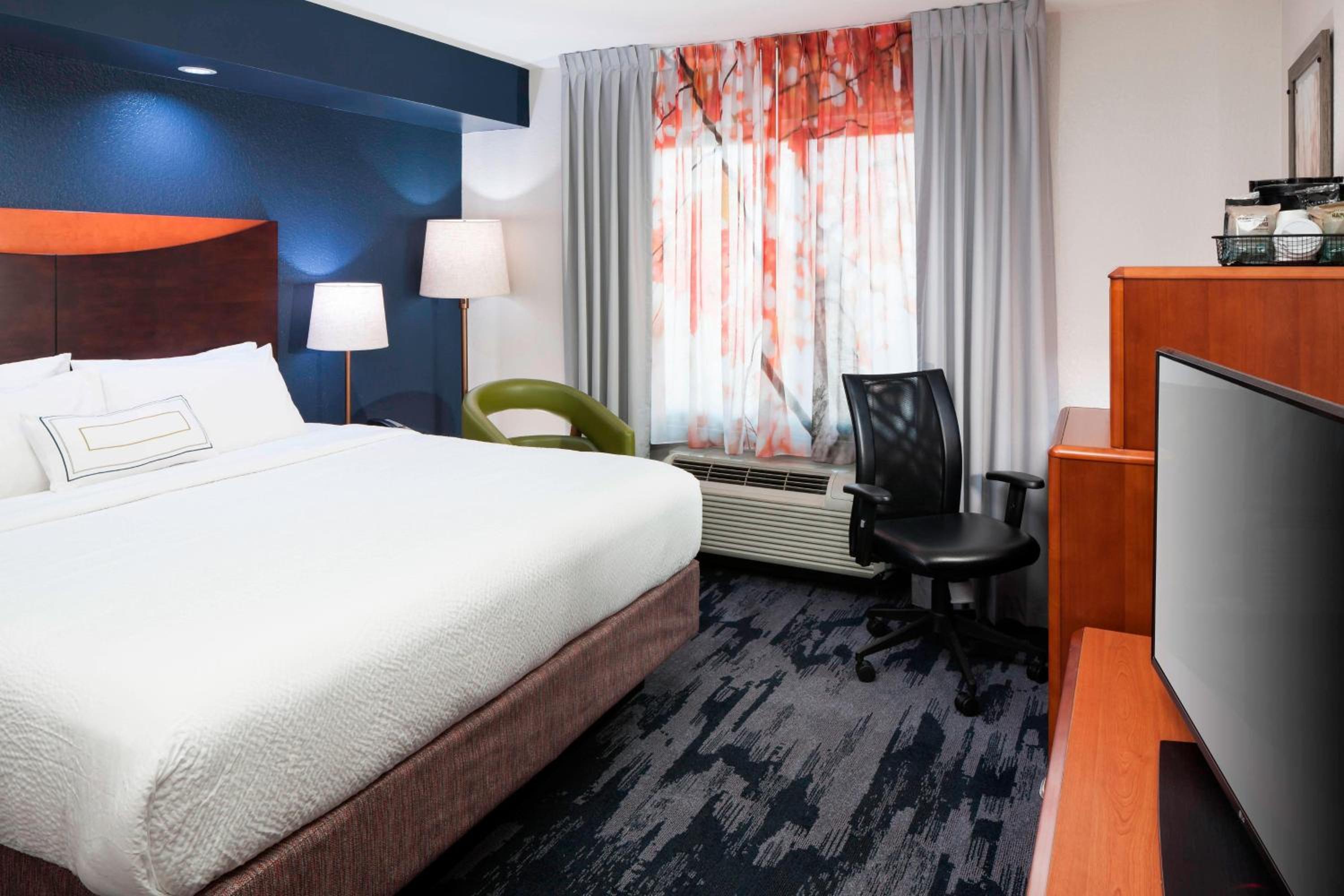 King Room with Roll-In Shower - Mobility Access/Hearing Accessible