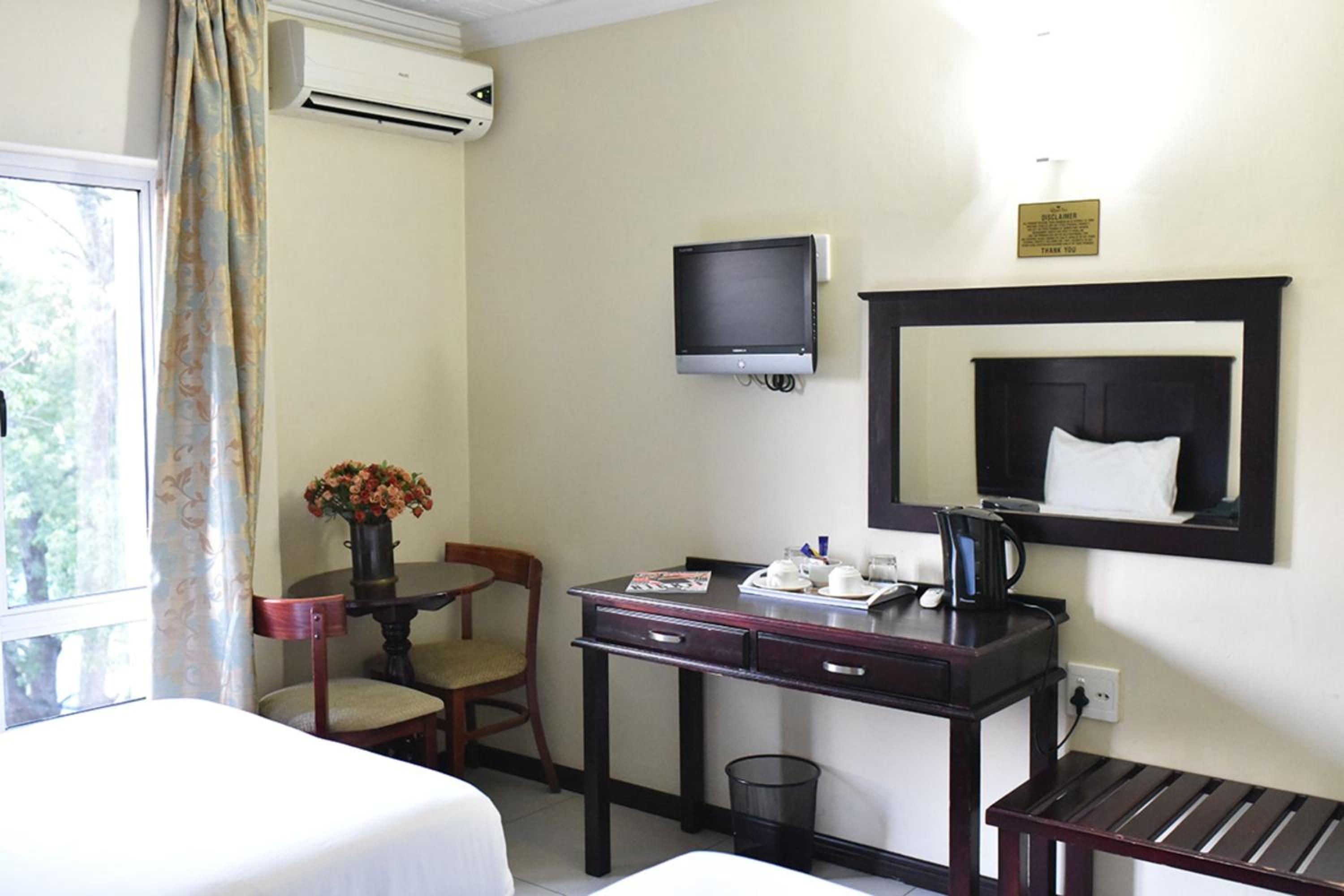 Twin Room - Photo 4
