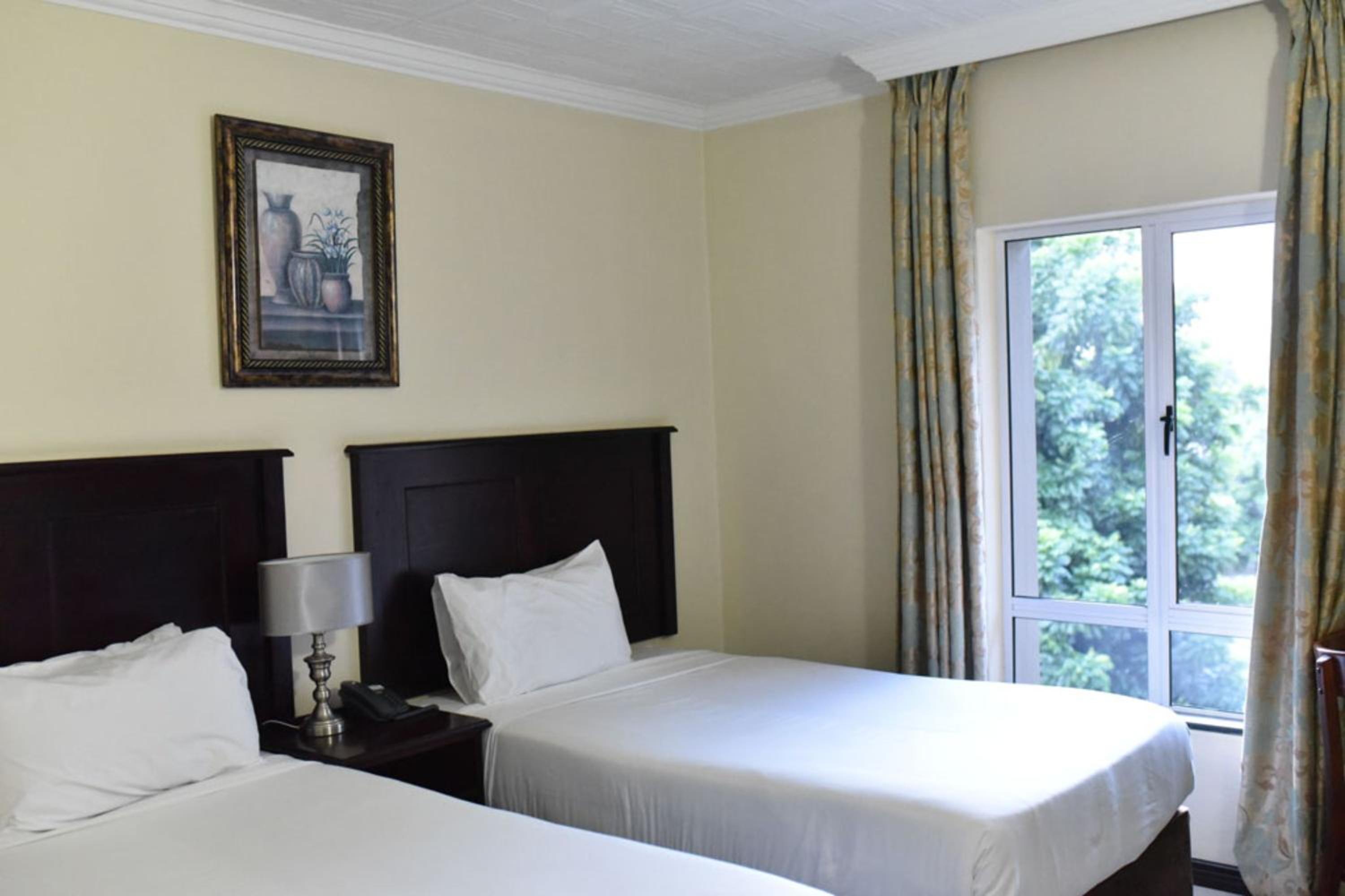 Twin Room - Photo 3
