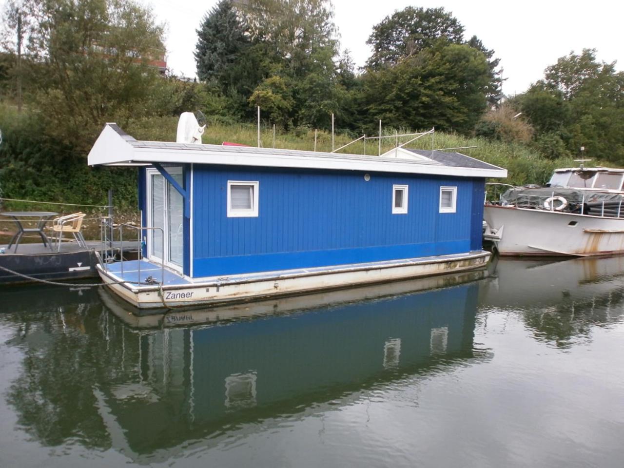 Mobile Home - Photo 2