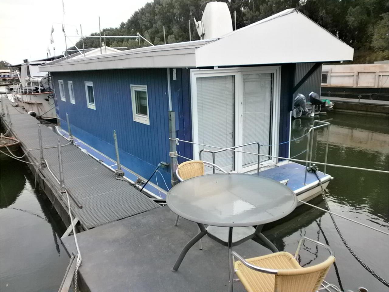 Mobile Home - Photo 3