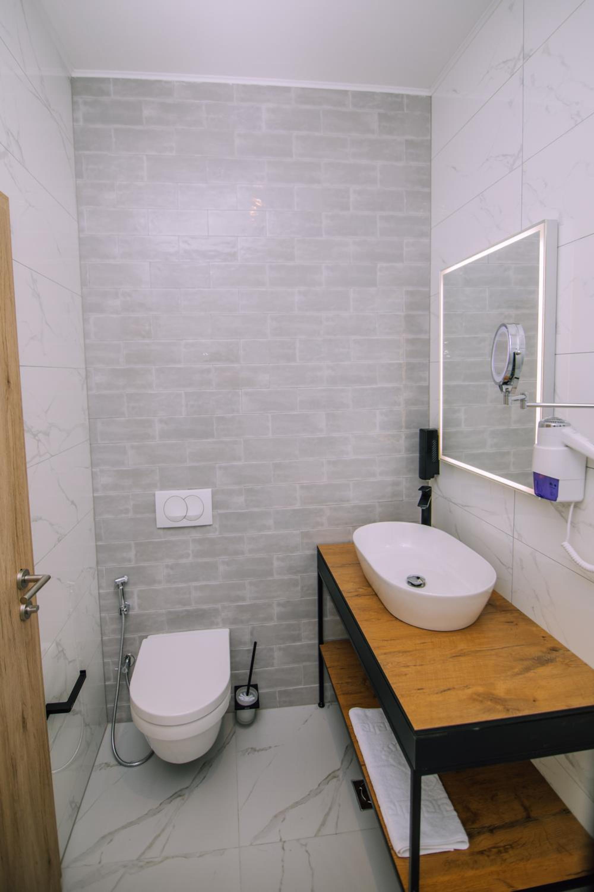 Deluxe Double or Twin Room - Photo 7