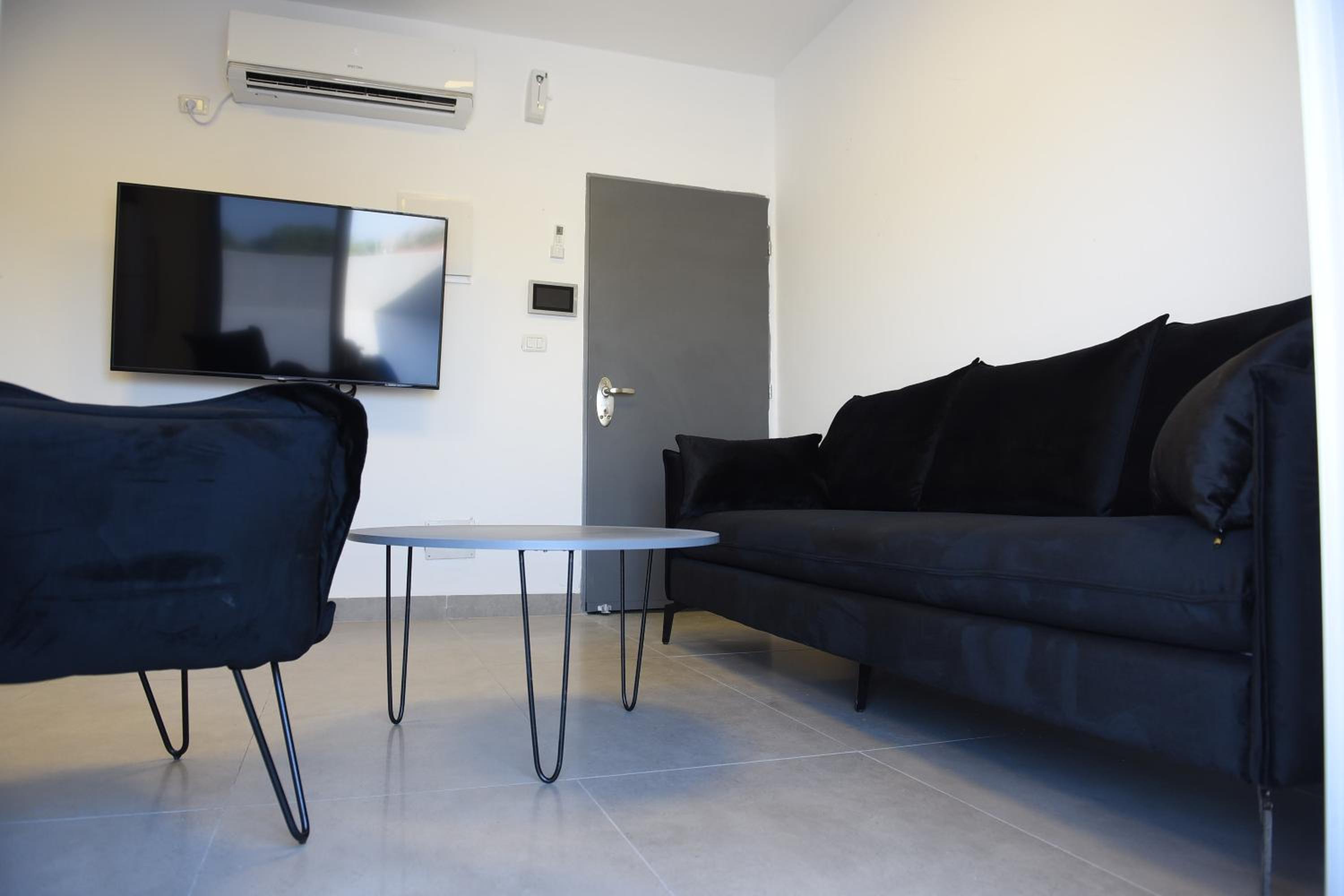 Deluxe Suite - Photo 9
