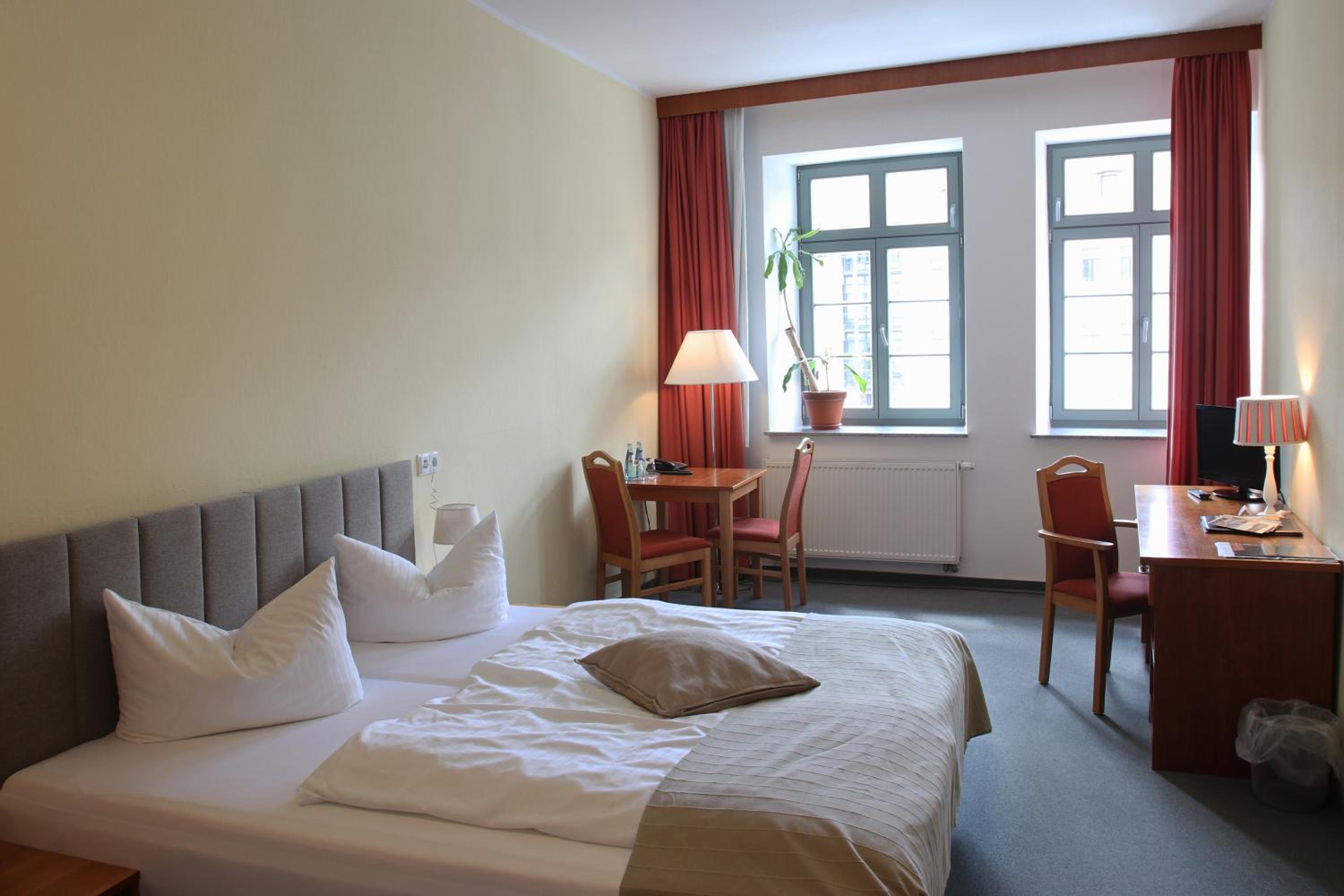 Double Room - Photo 2