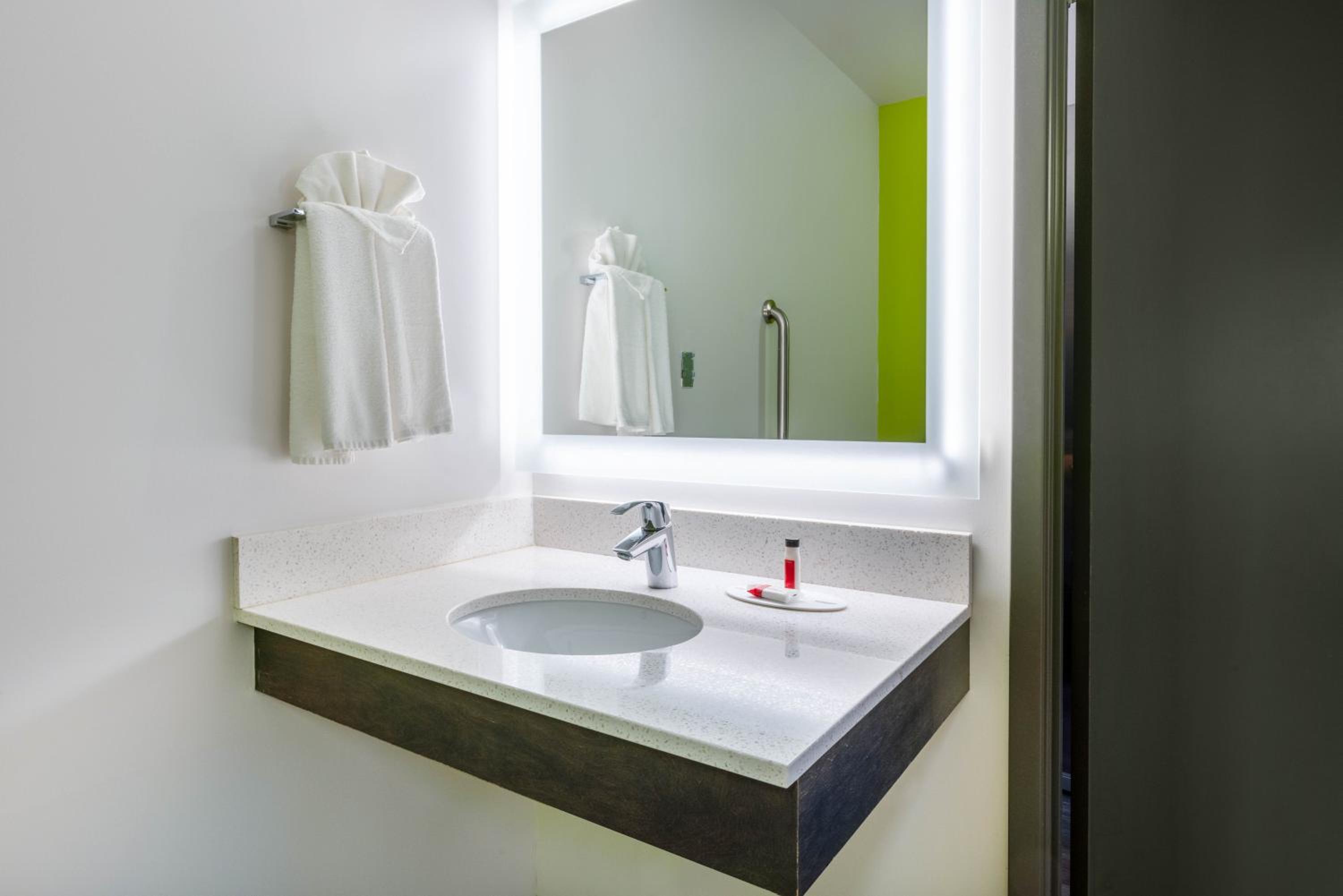King Room - Disability Access - Photo 4