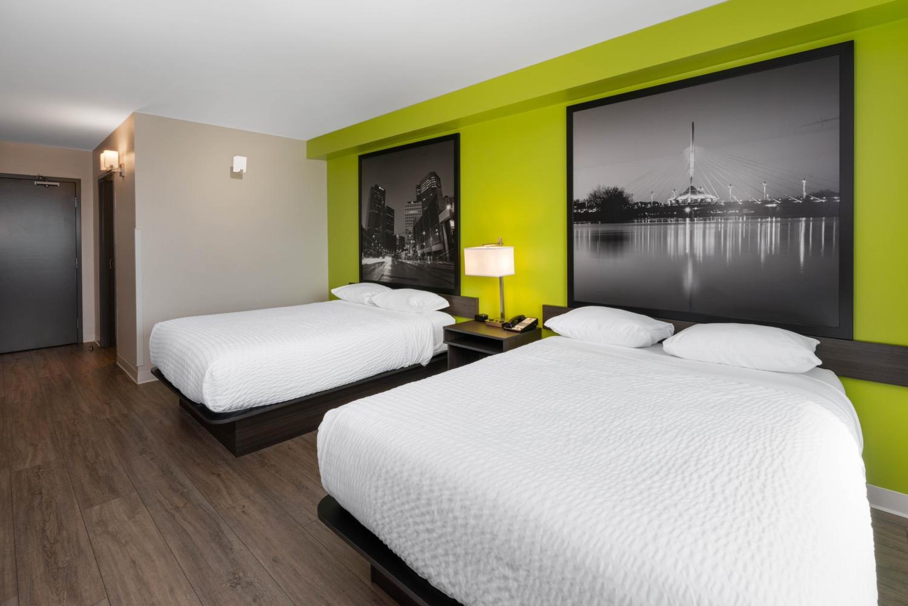 Efficiency Queen Room with Two Queen Beds and Shower Only - Non-Smoking - Photo 5