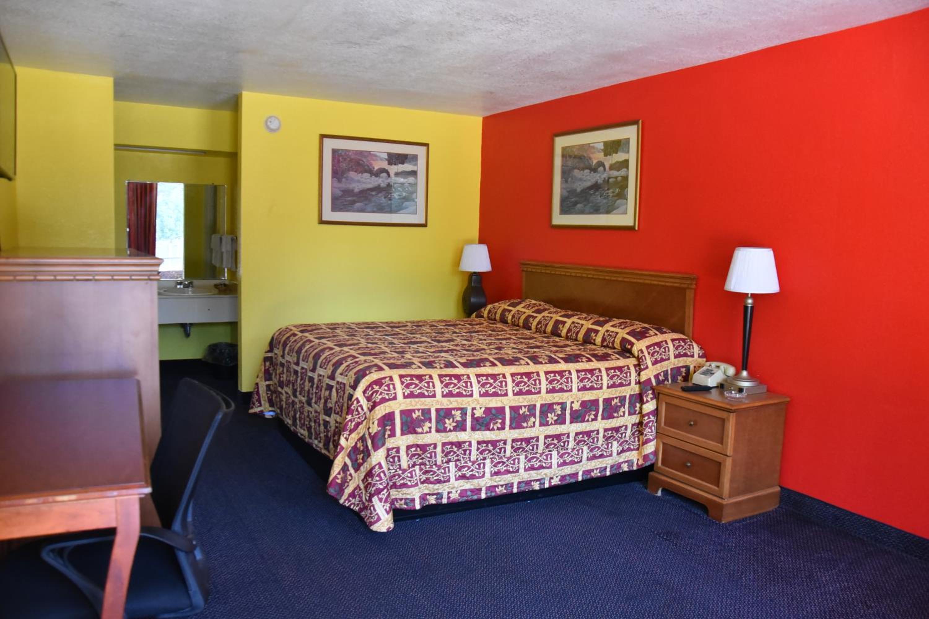 King Room - Non-Smoking - Photo 1