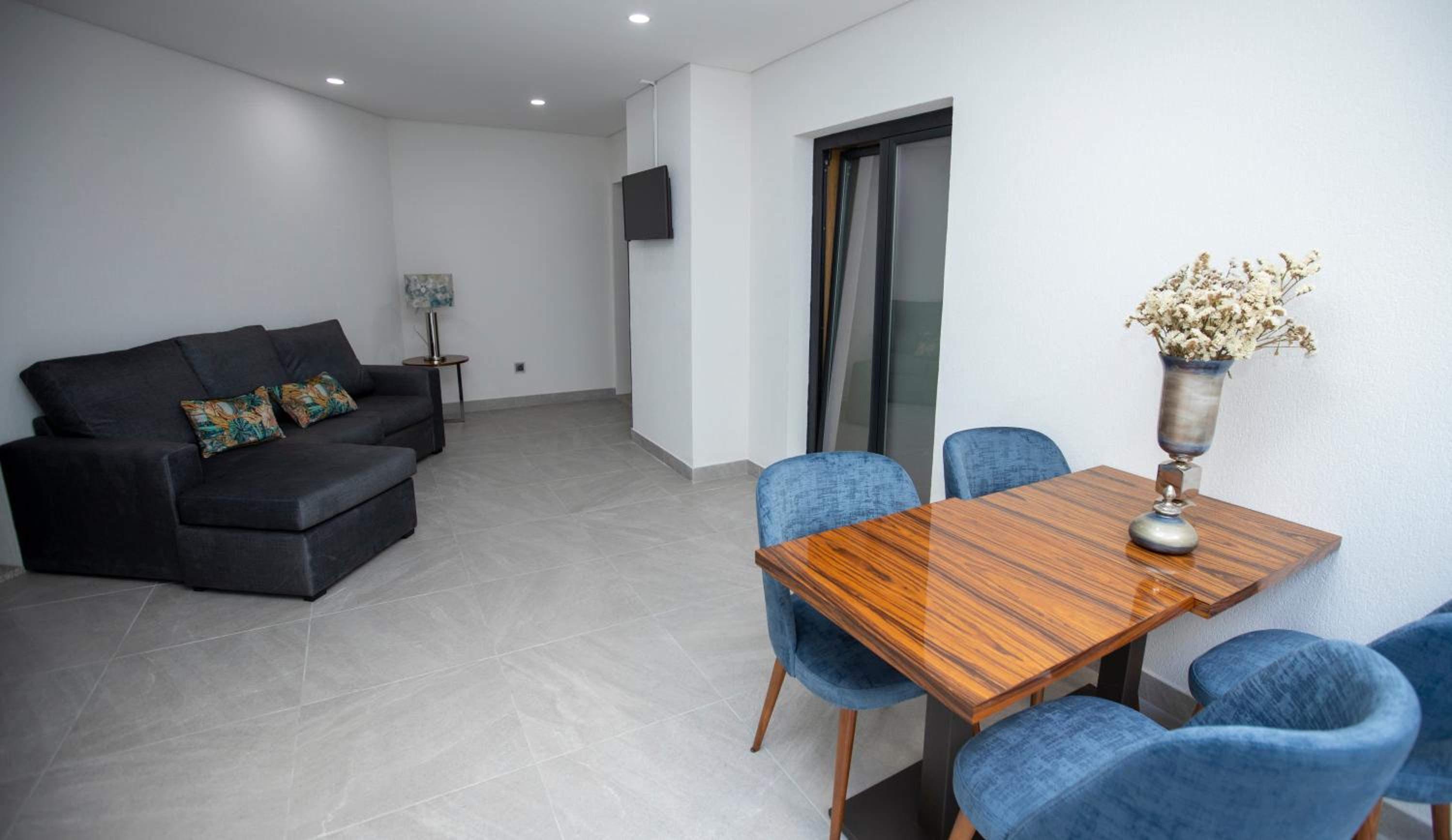Family Room with Terrace - Photo 2