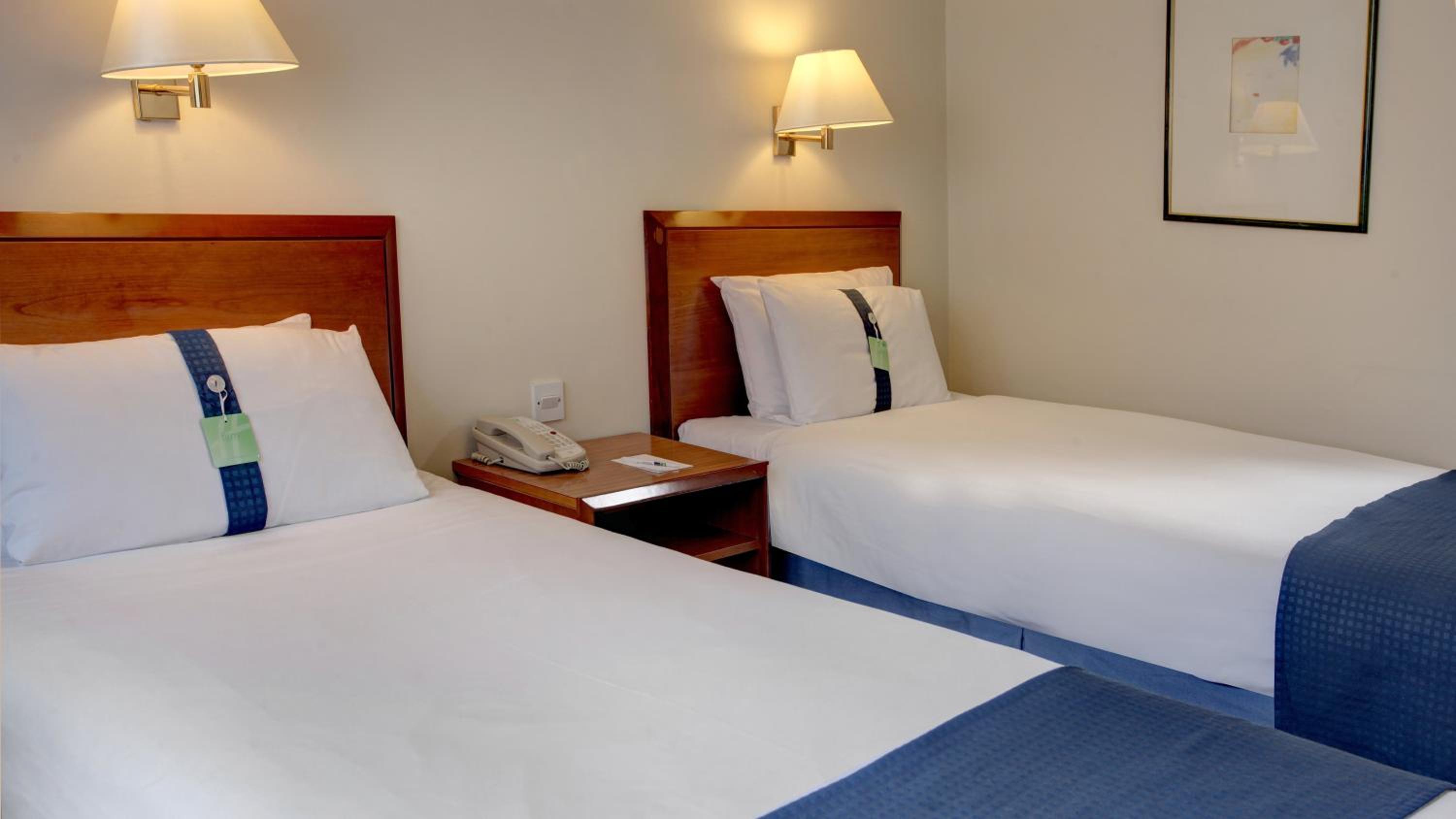 Standard Twin Room - Photo 1