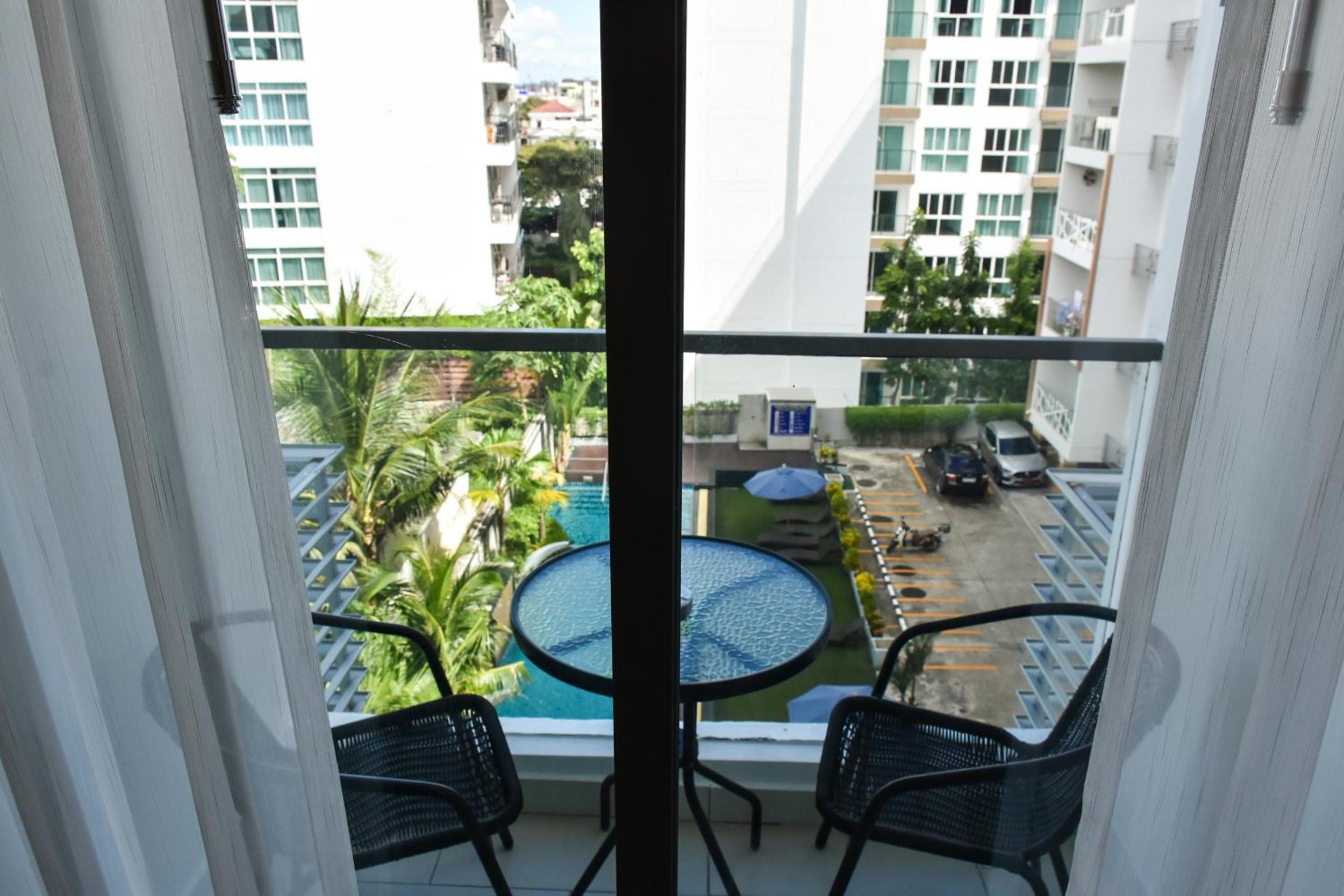 Apartment With Pool View  photo 3