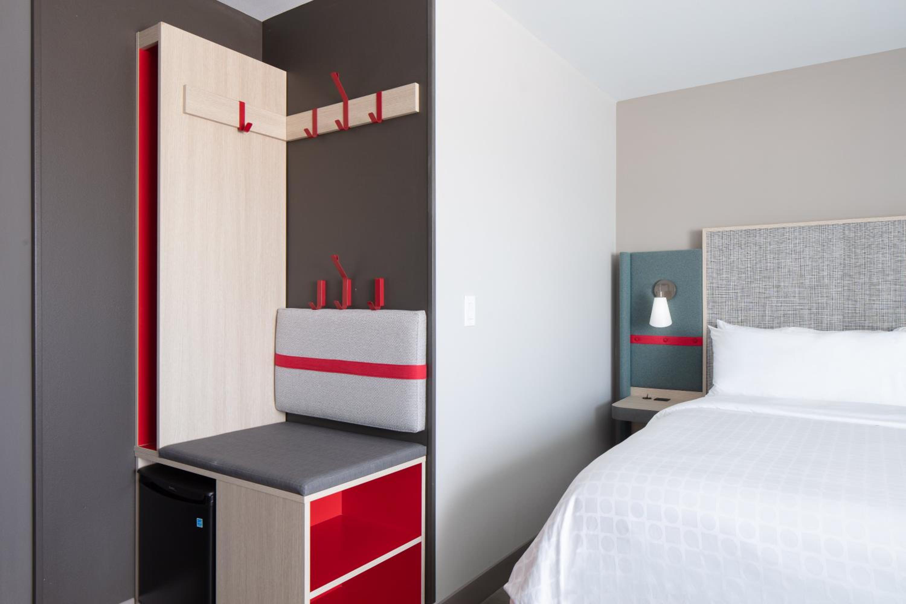 King Room - Hearing Accessible/Non-Smoking  - Photo 2